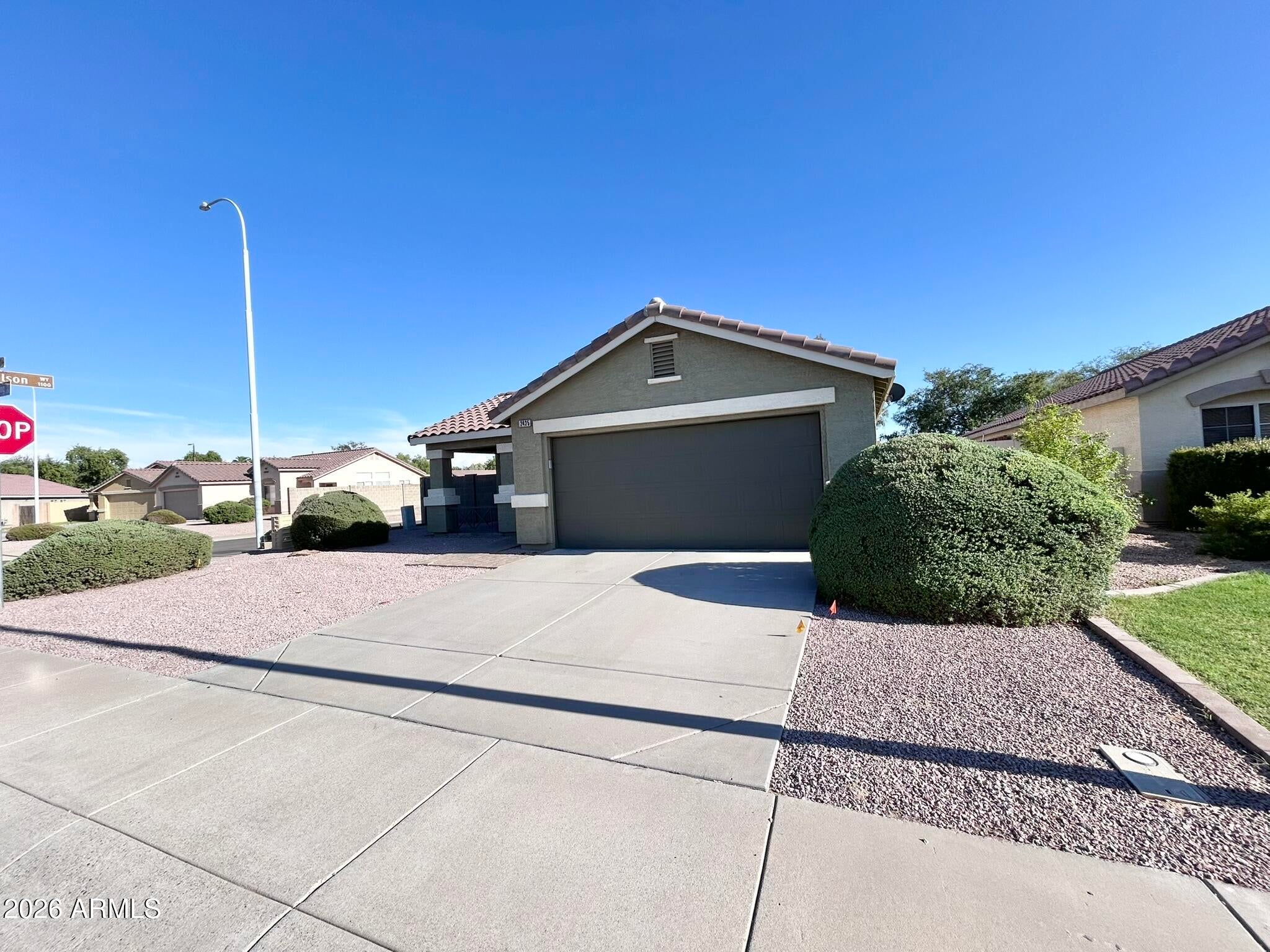 2435 E BROWNING Place