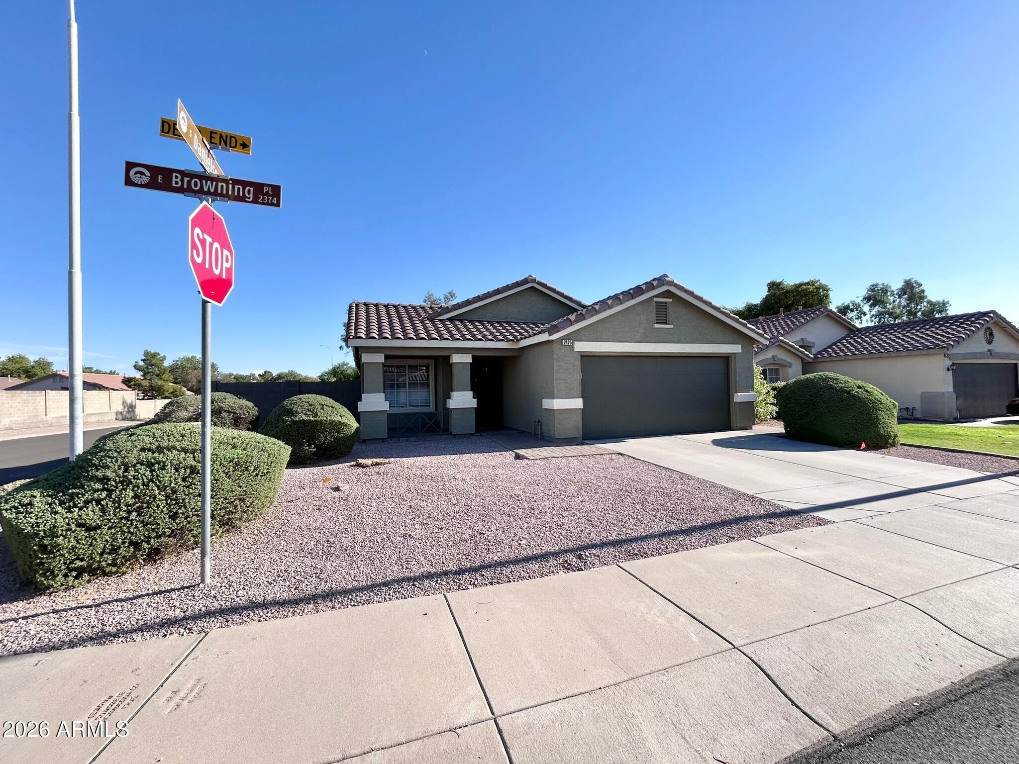 2435 E BROWNING Place