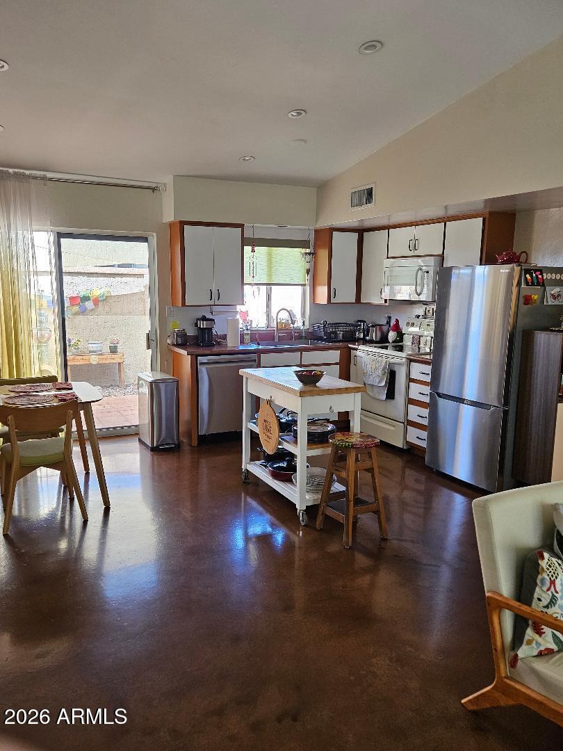 1320 E Bethany Home Road 72