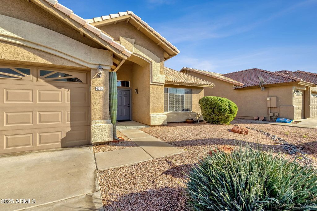 Photo of 4790 W Geronimo Street, Chandler, AZ 85226 (MLS # 6951299)