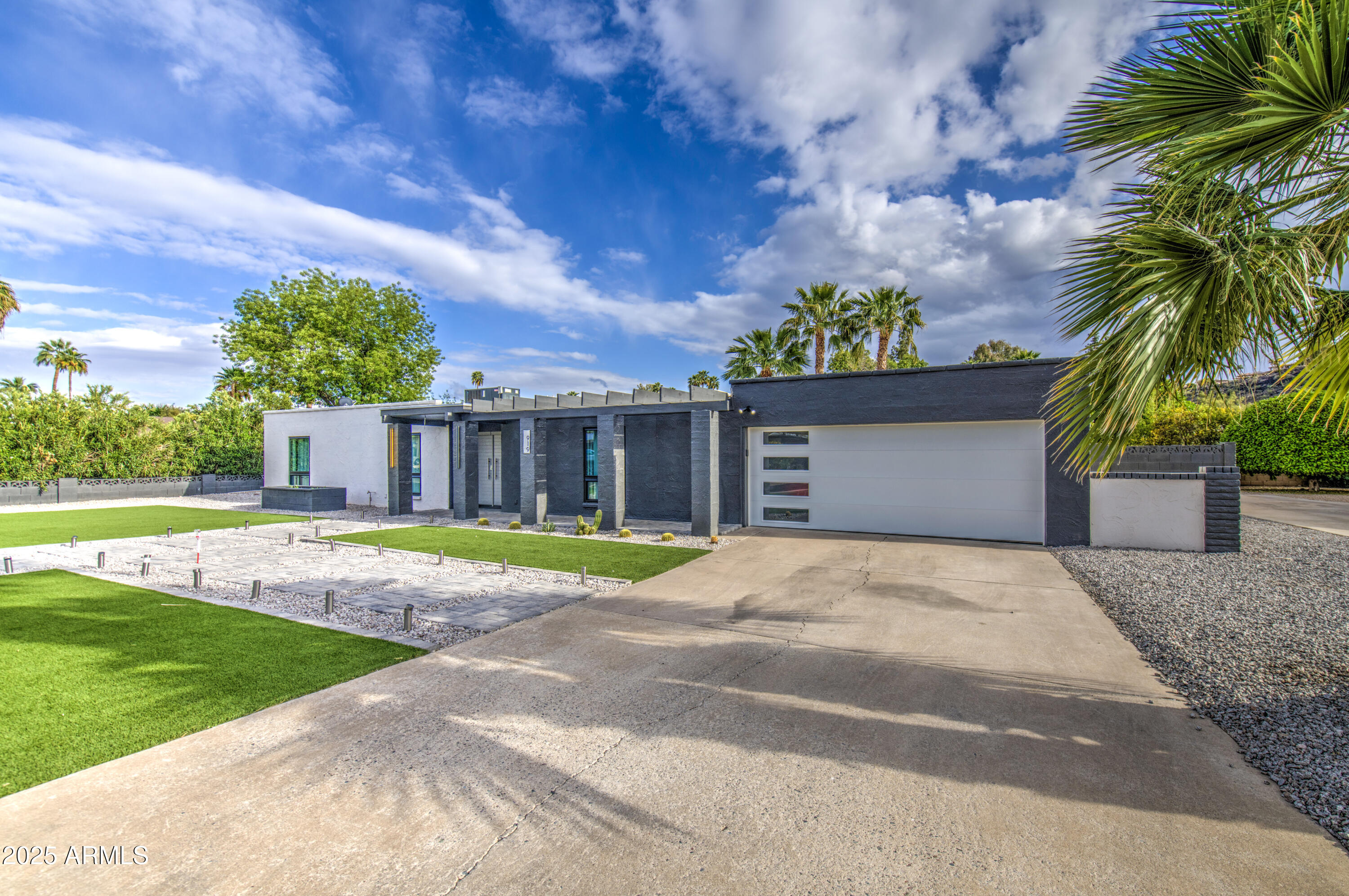 919 W PORT ROYALE Lane