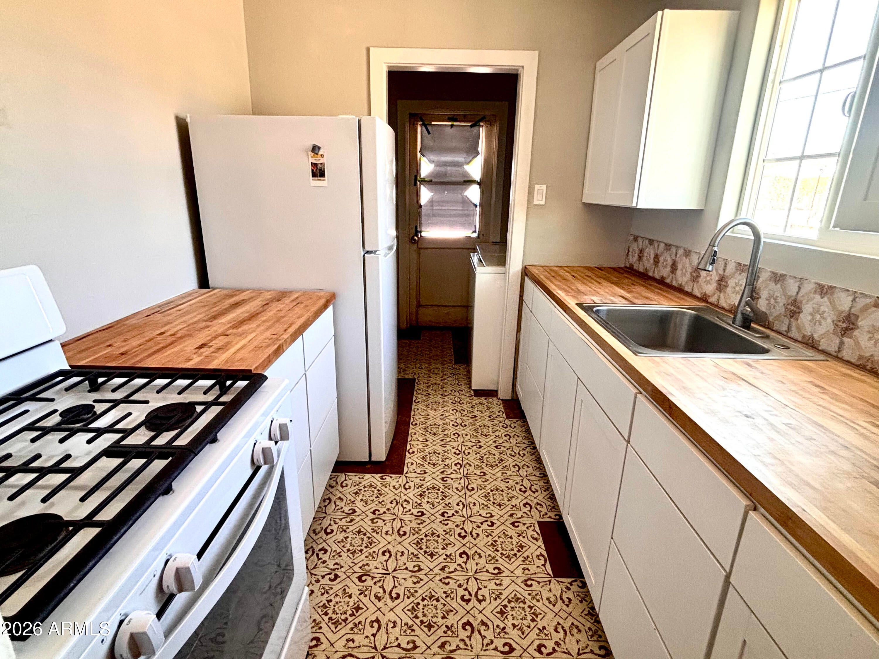 200 E 1ST Avenue