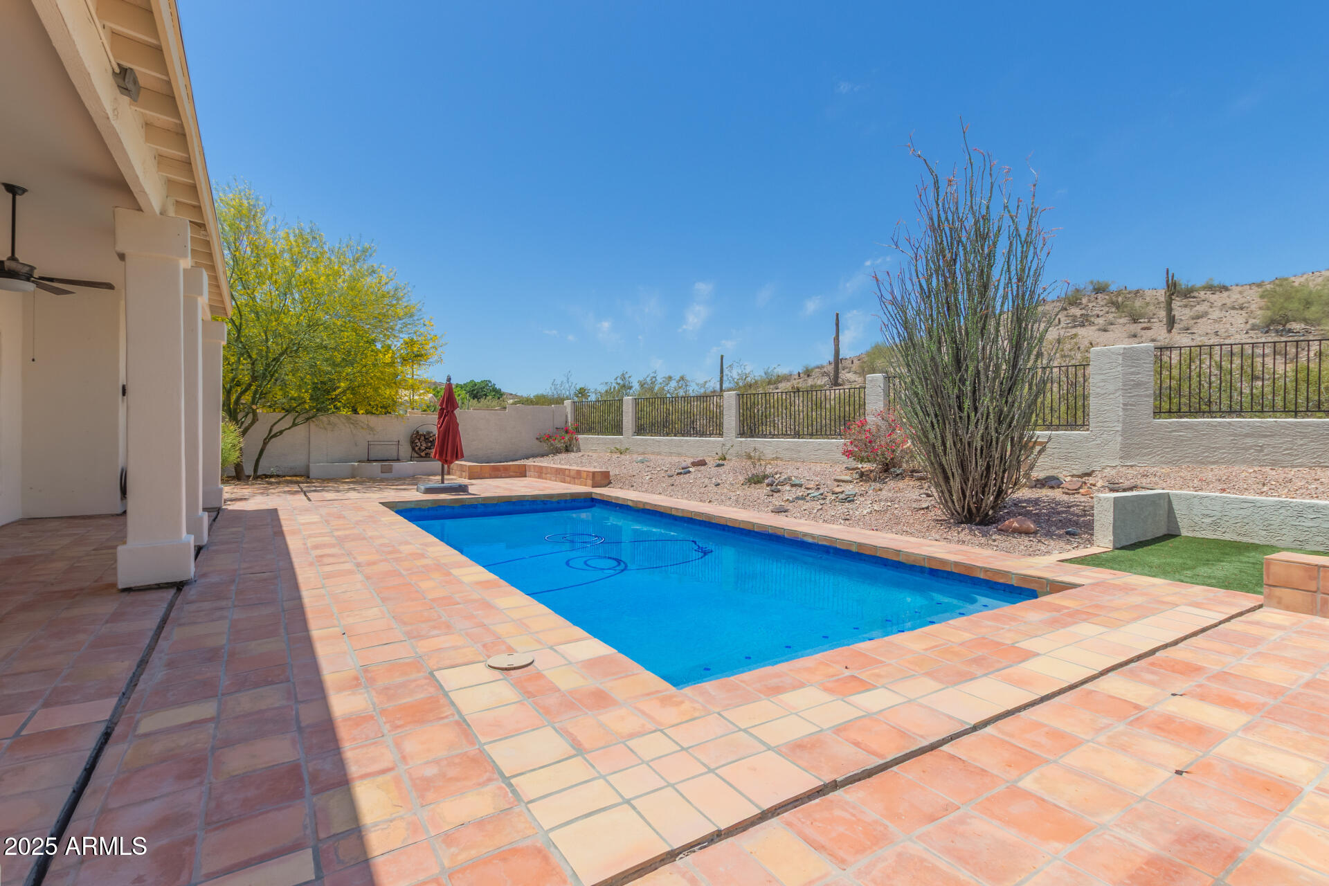 2552 E SILVERWOOD Drive