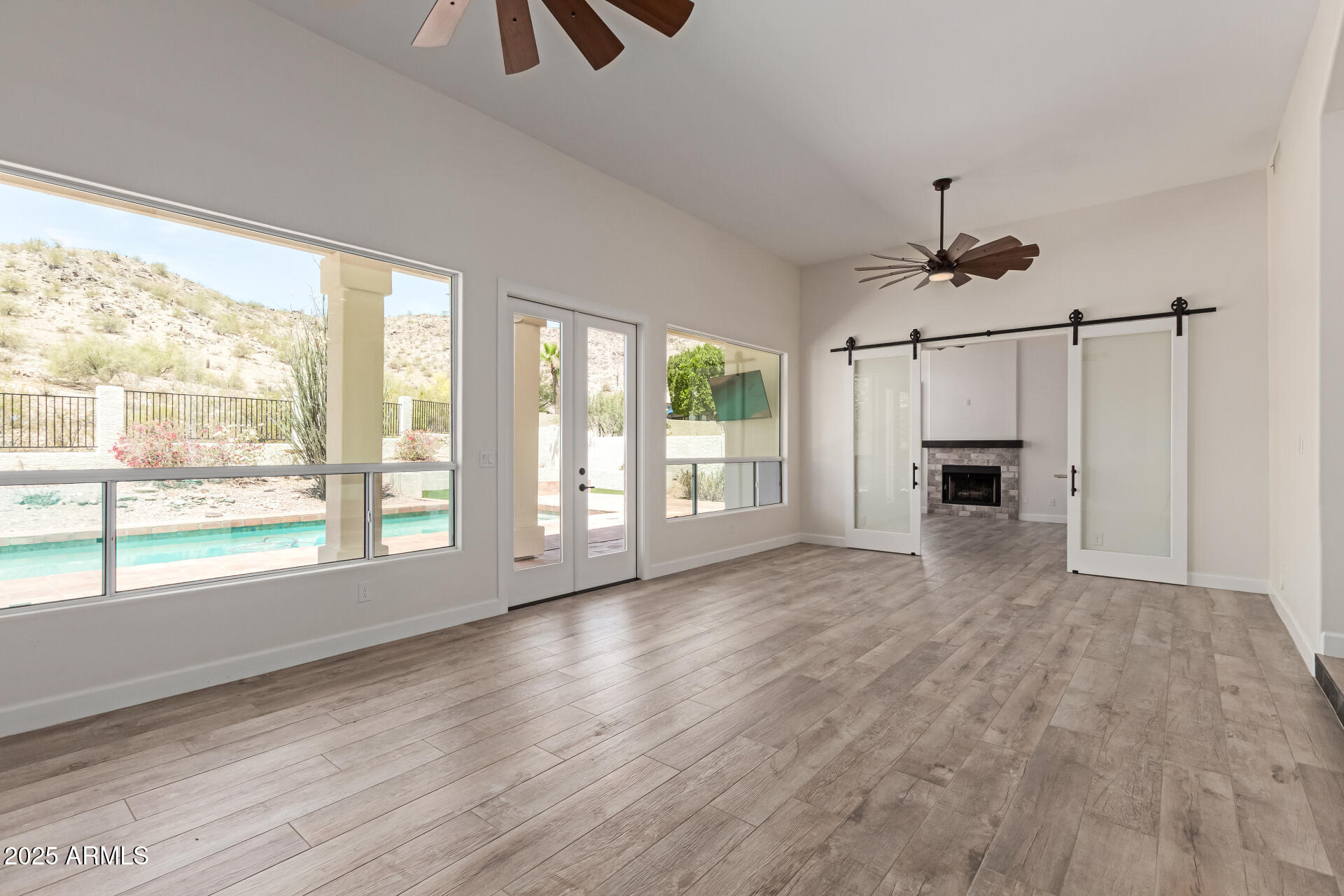 2552 E SILVERWOOD Drive