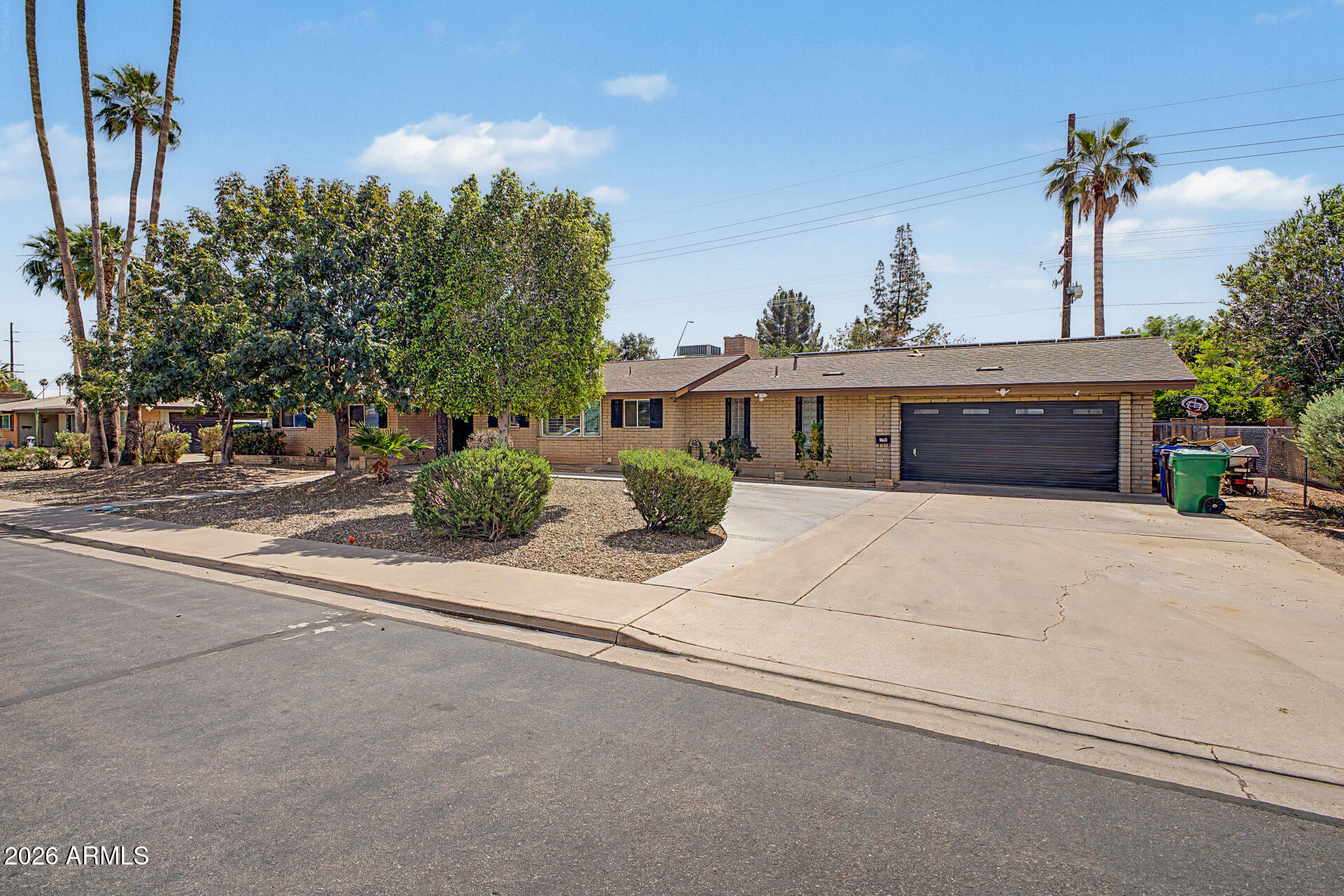 1701 E GREENWAY Street