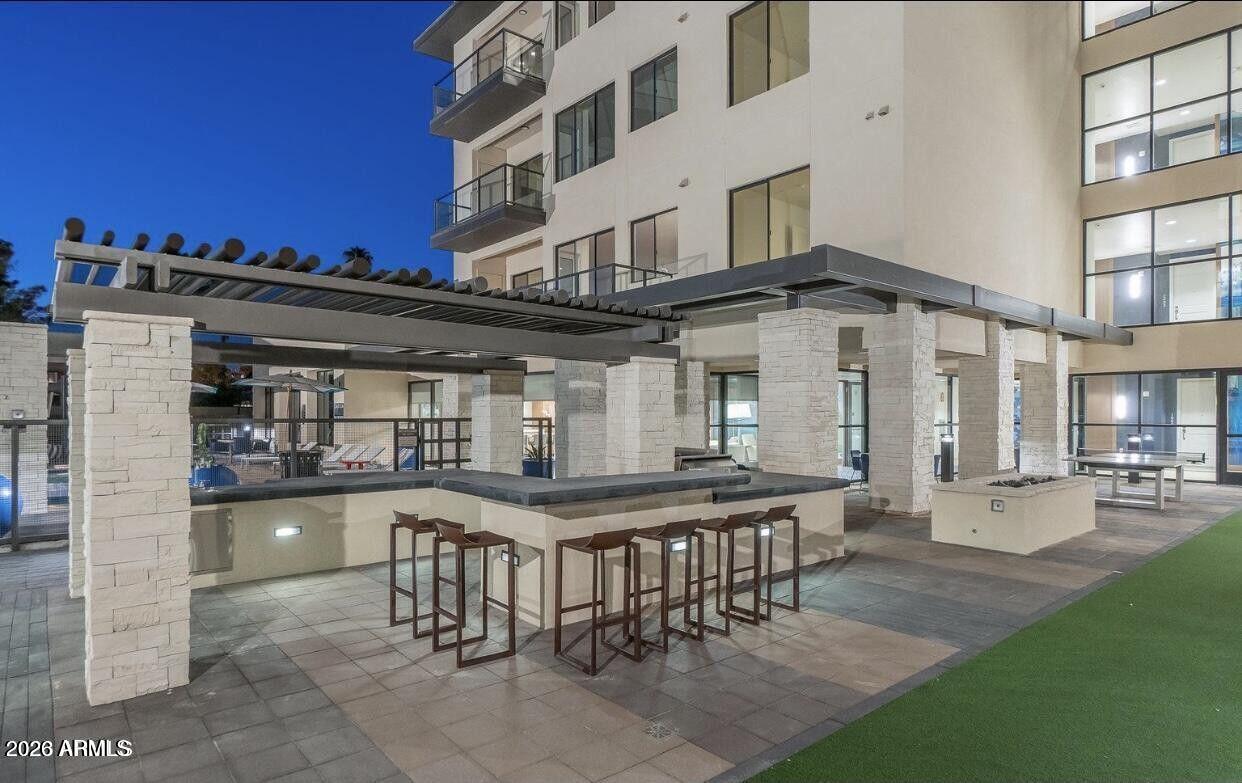 7300 E EARLL Drive 2006