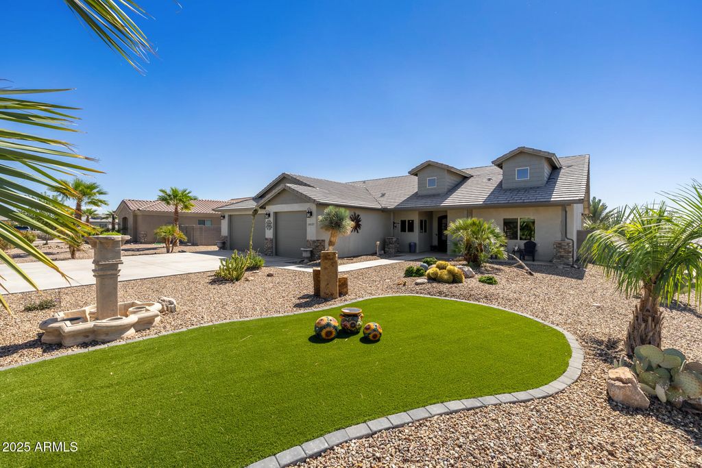 Photo of 10137 W Ironwood Drive, Casa Grande, AZ 85194 (MLS # 6925637)