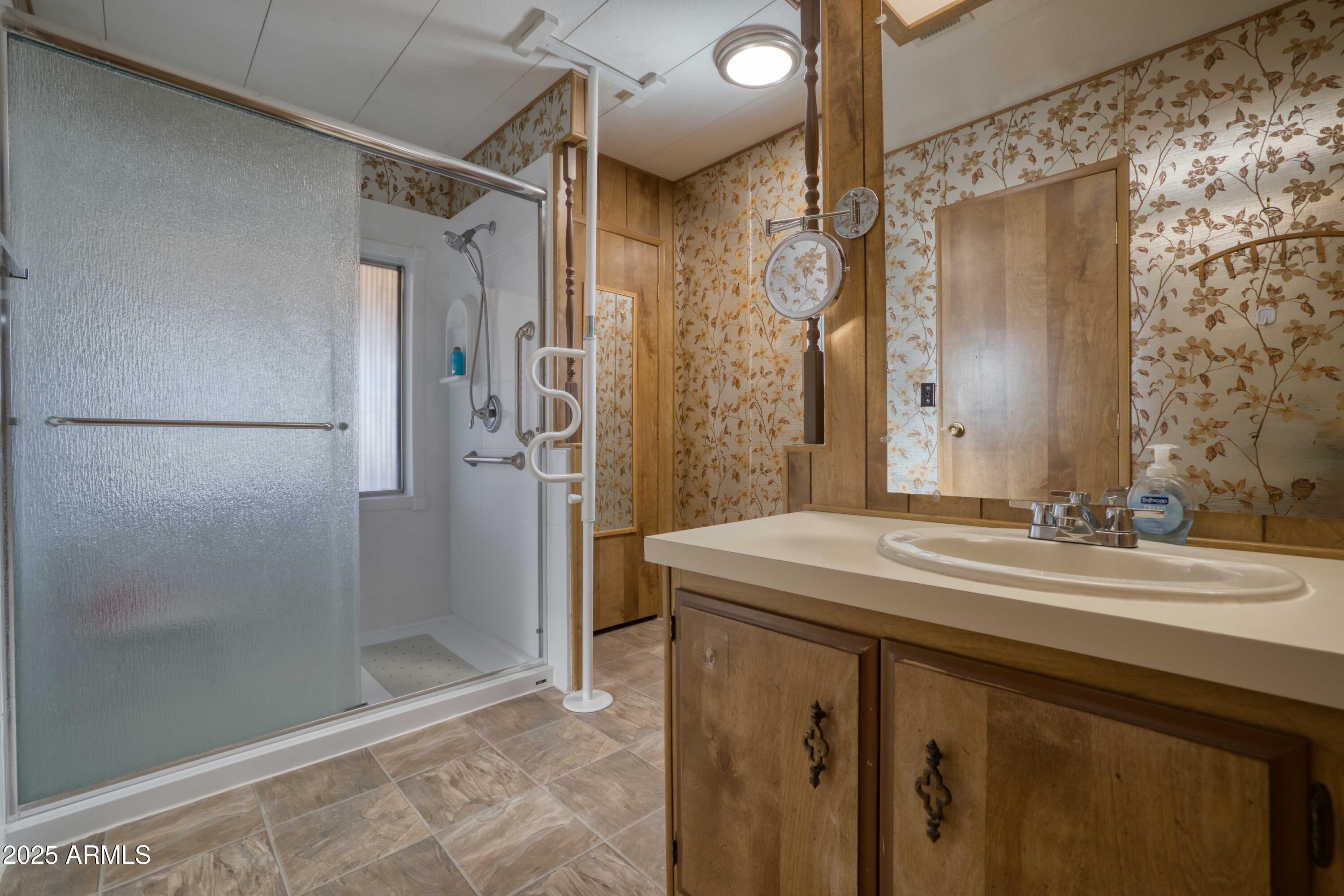 9302 E BROADWAY Road 185