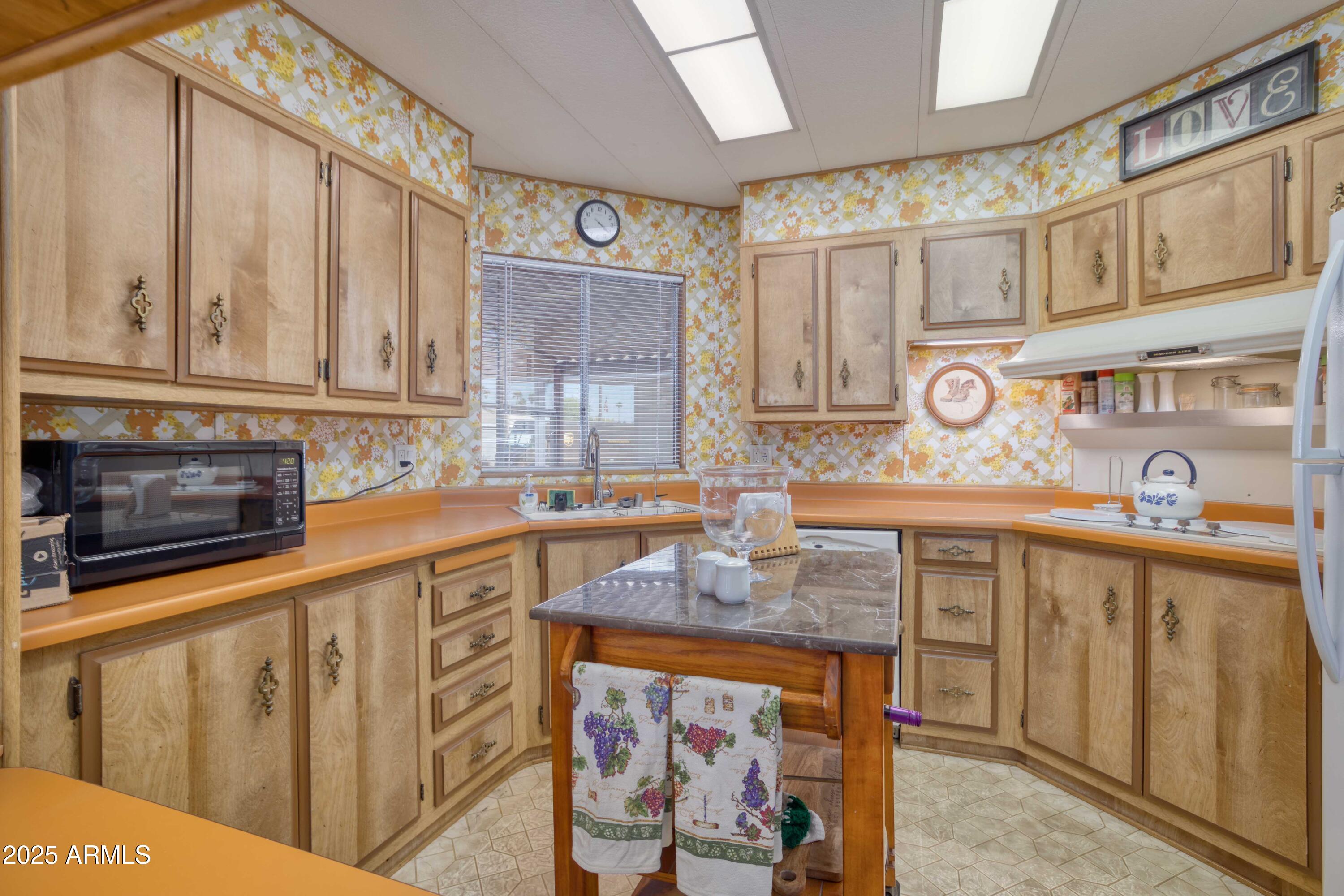 9302 E BROADWAY Road 185