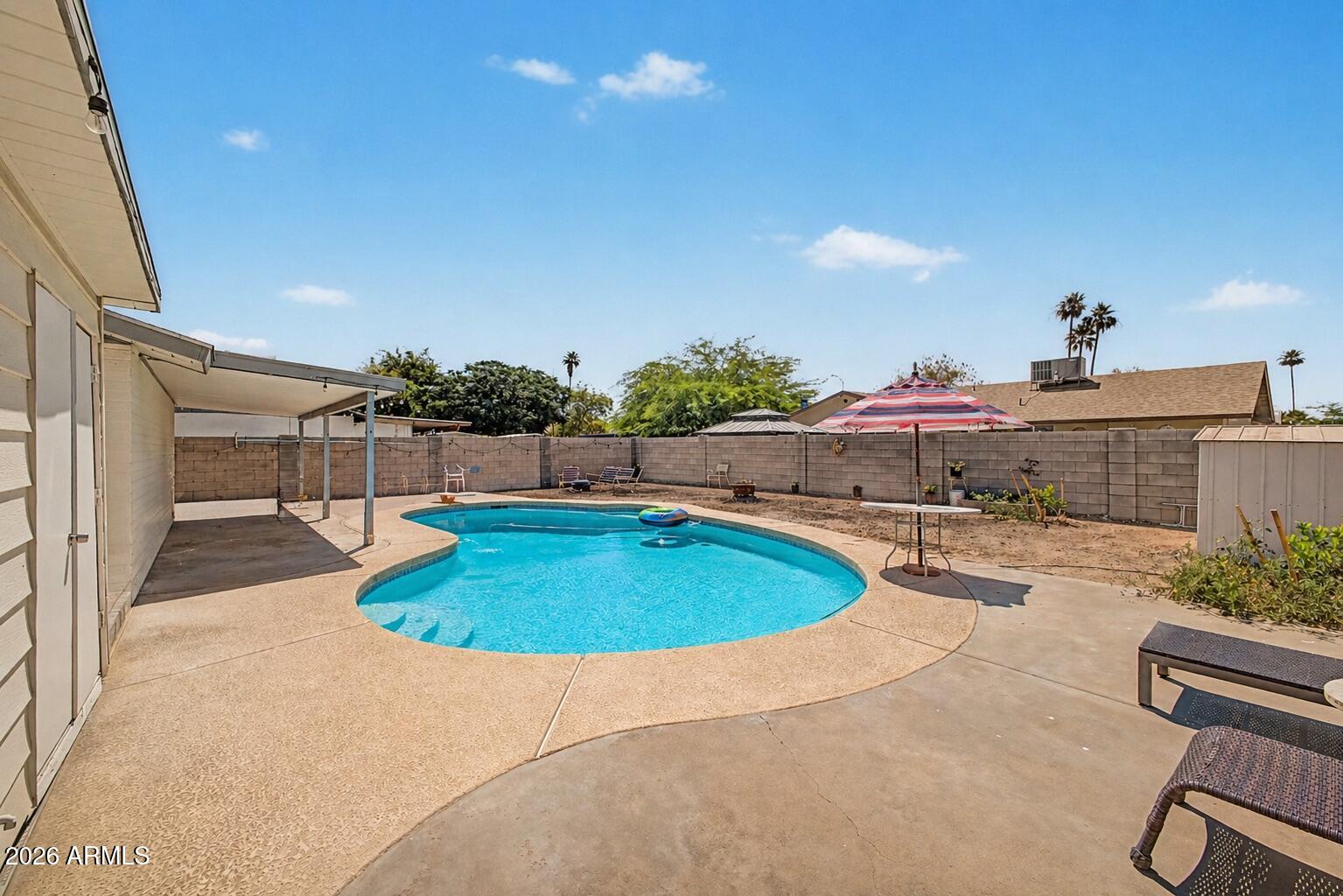 701 W EMELITA Avenue