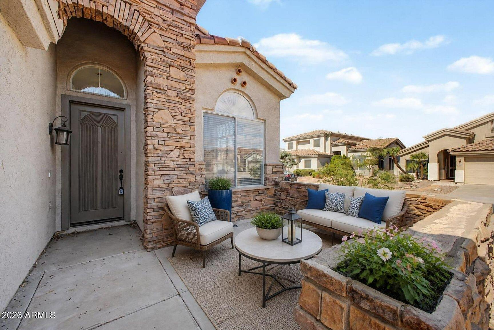 1223 W WALTANN Lane