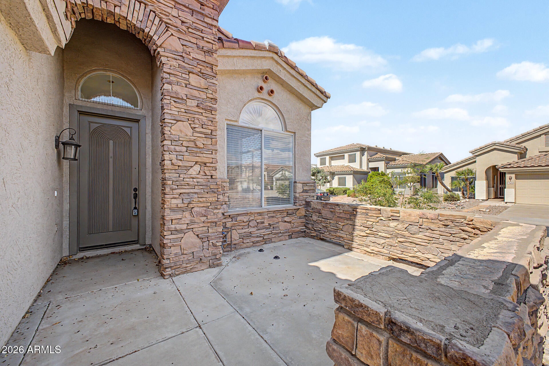 1223 W WALTANN Lane