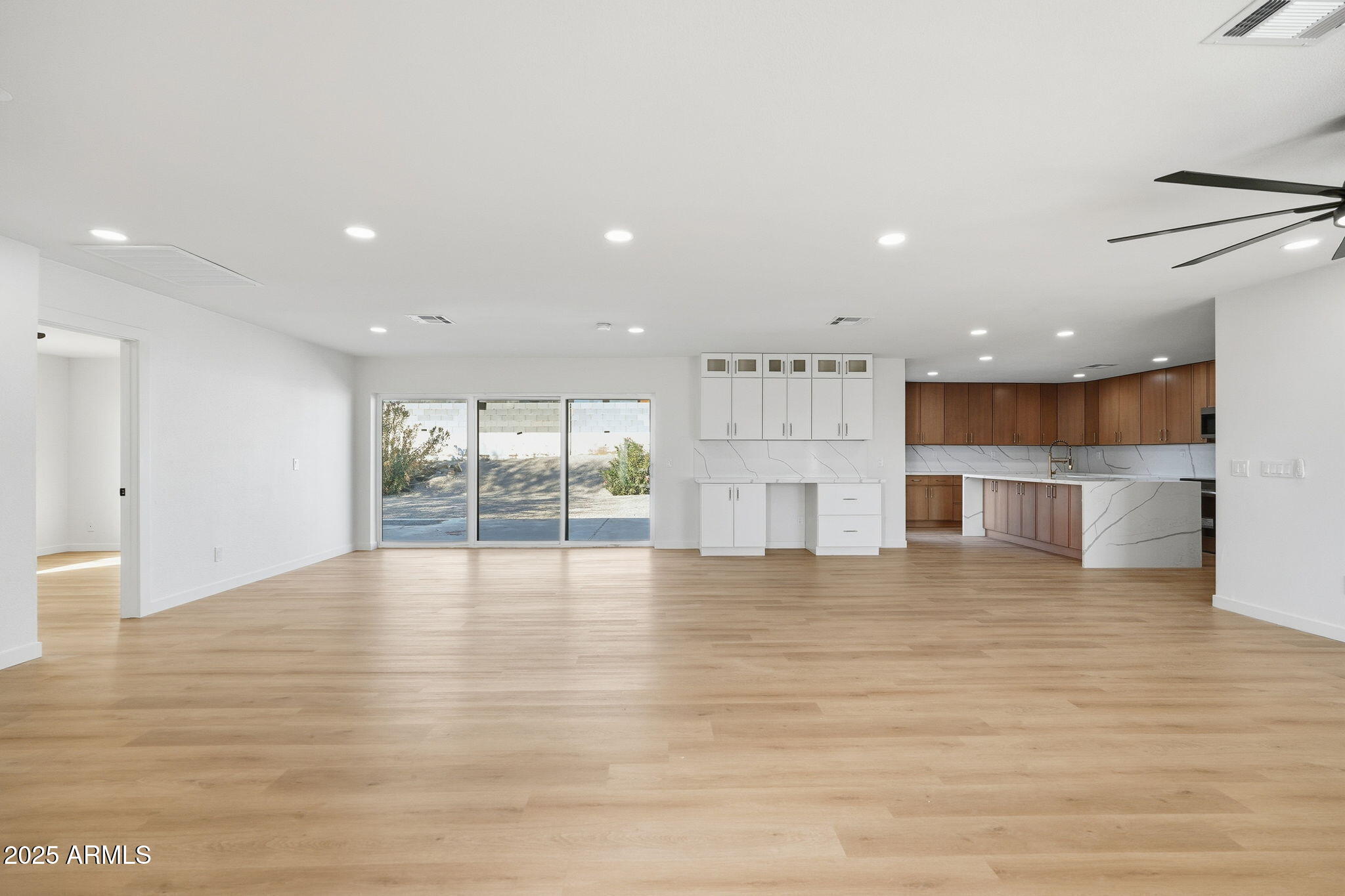 2416 E PIESTEWA PEAK Drive