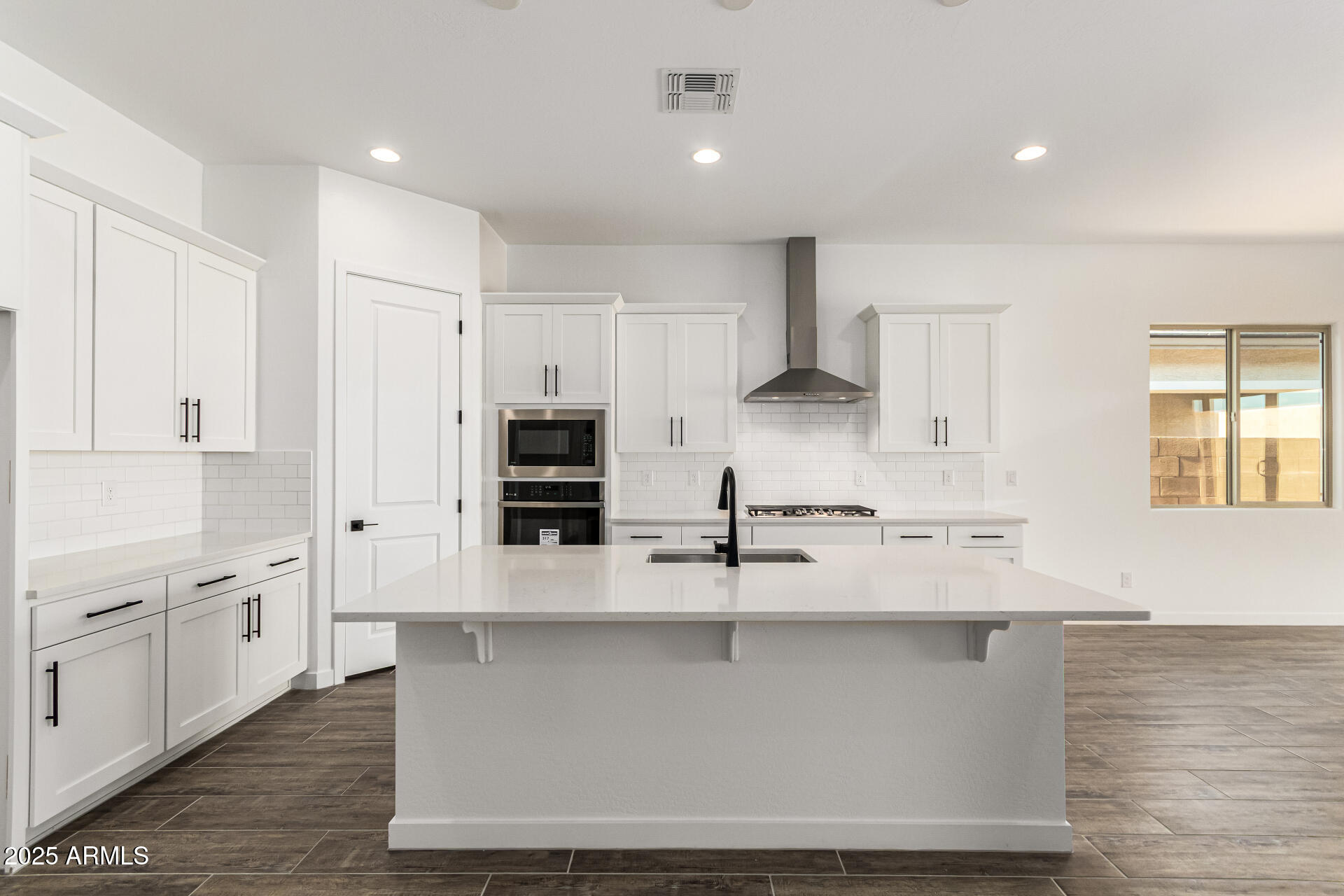 15818 W MIAMI Street