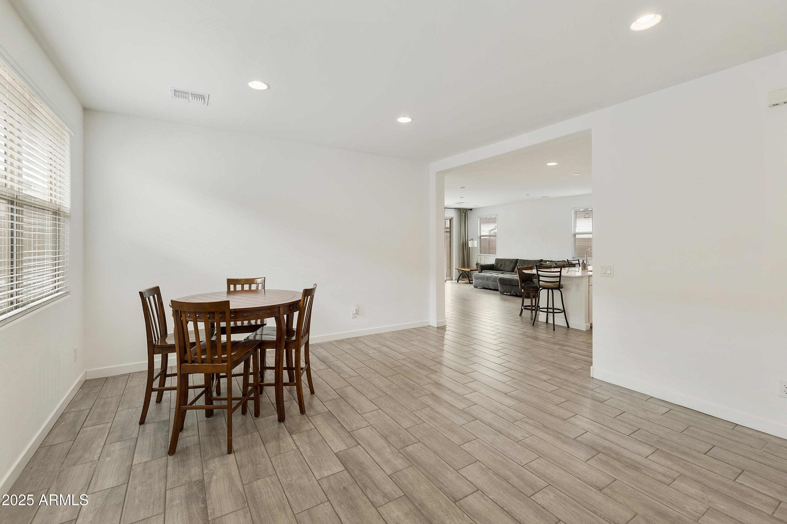 1623 W PASEO Way