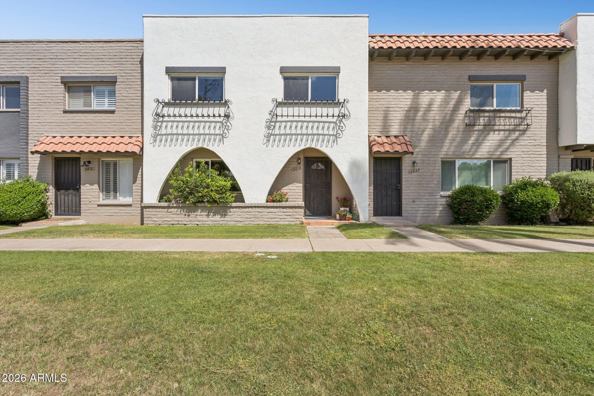 2818 E CLARENDON Avenue