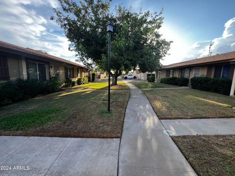 Townhouse in Phoenix AZ 2524 22ND Avenue 3.jpg