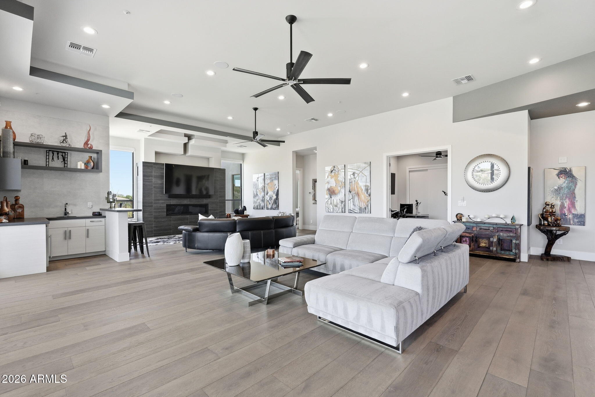 PALATIAL ESTATES - Residential