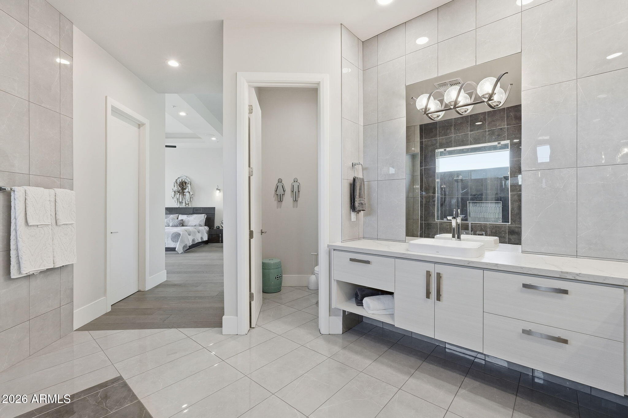 PALATIAL ESTATES - Residential