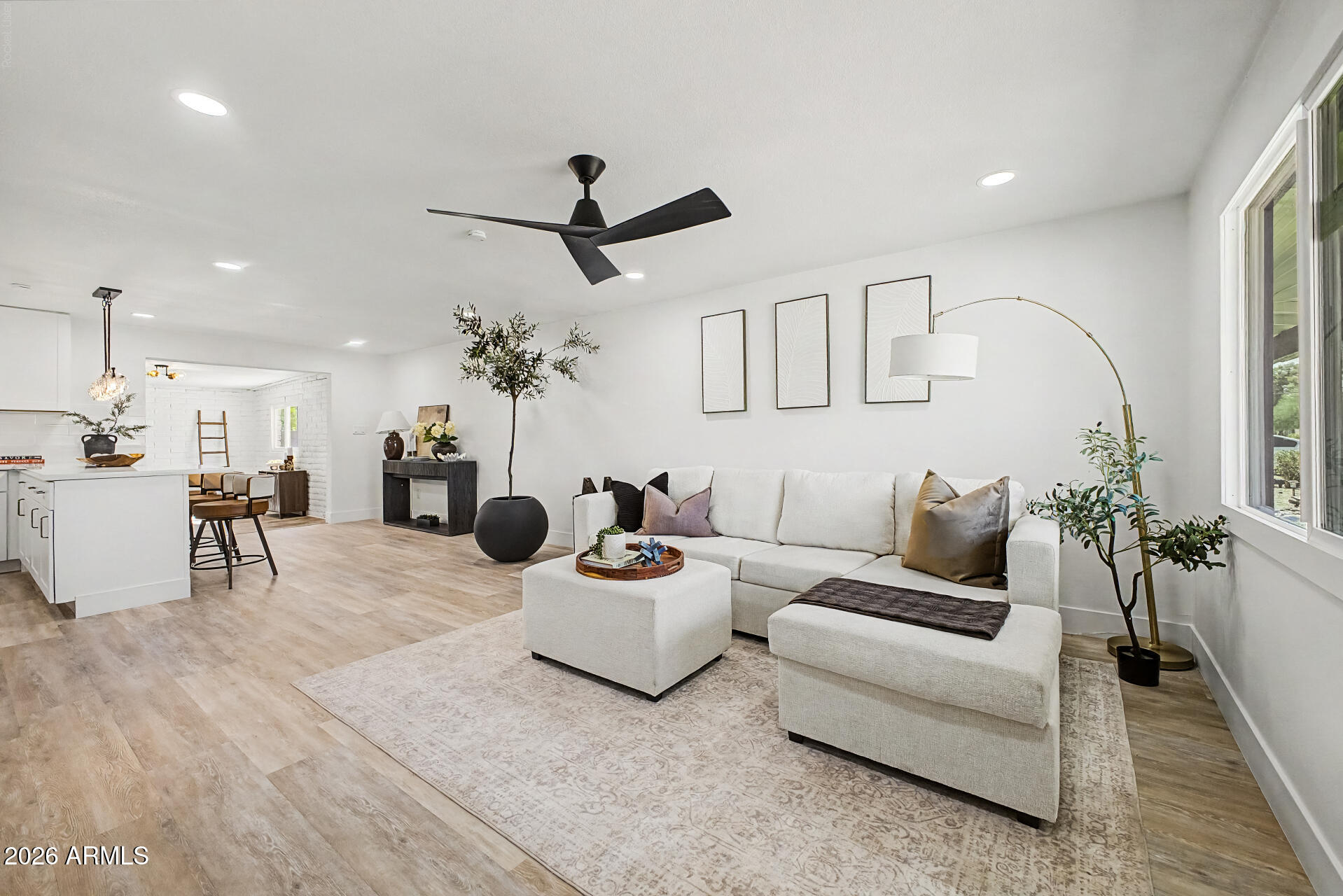 3611 E DELCOA Drive