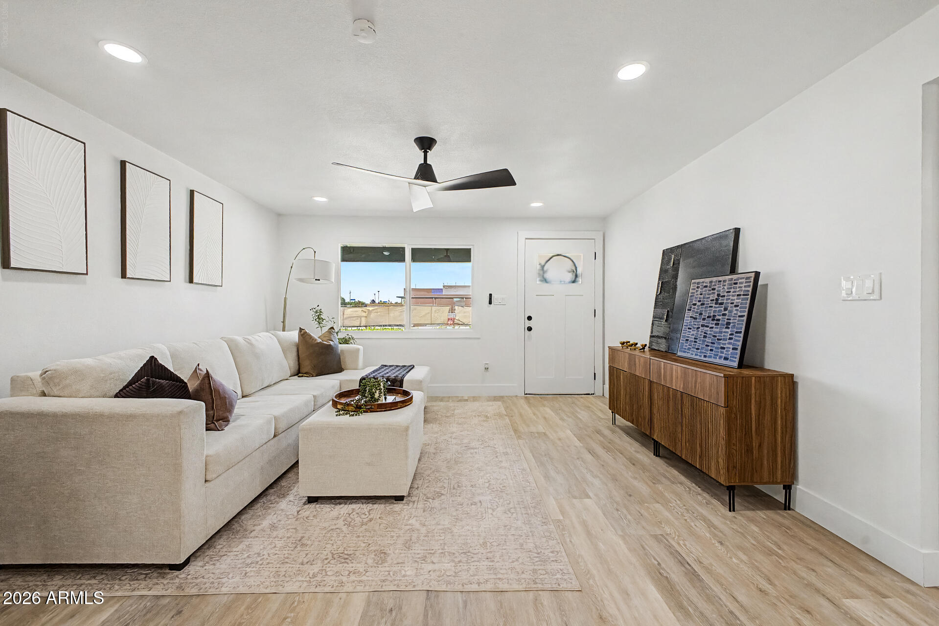 3611 E DELCOA Drive