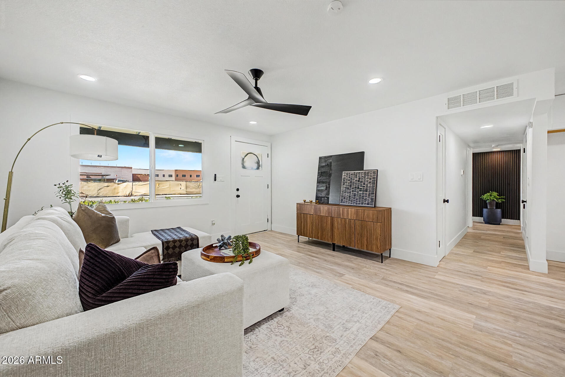 3611 E DELCOA Drive