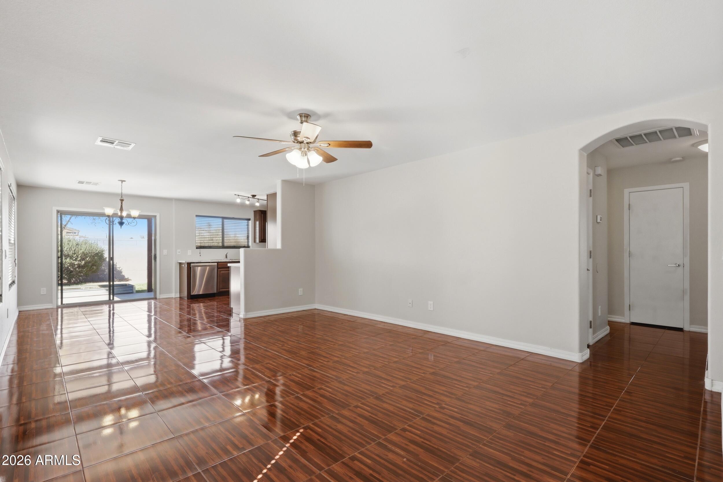 3560 W MESQUITE Avenue