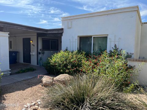 1718 E GAYLON Drive Tempe AZ 85282