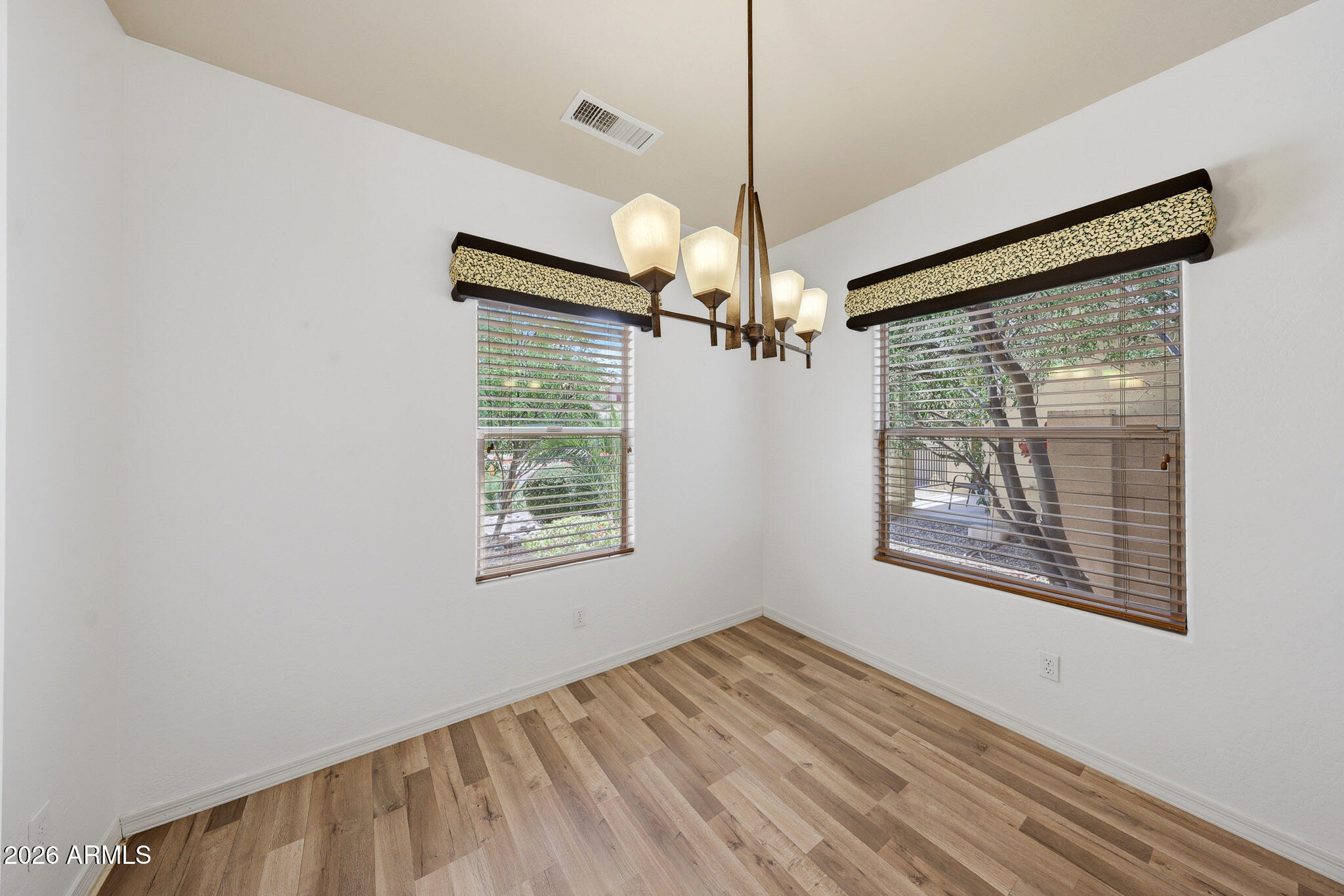 18628 W MISSION Lane