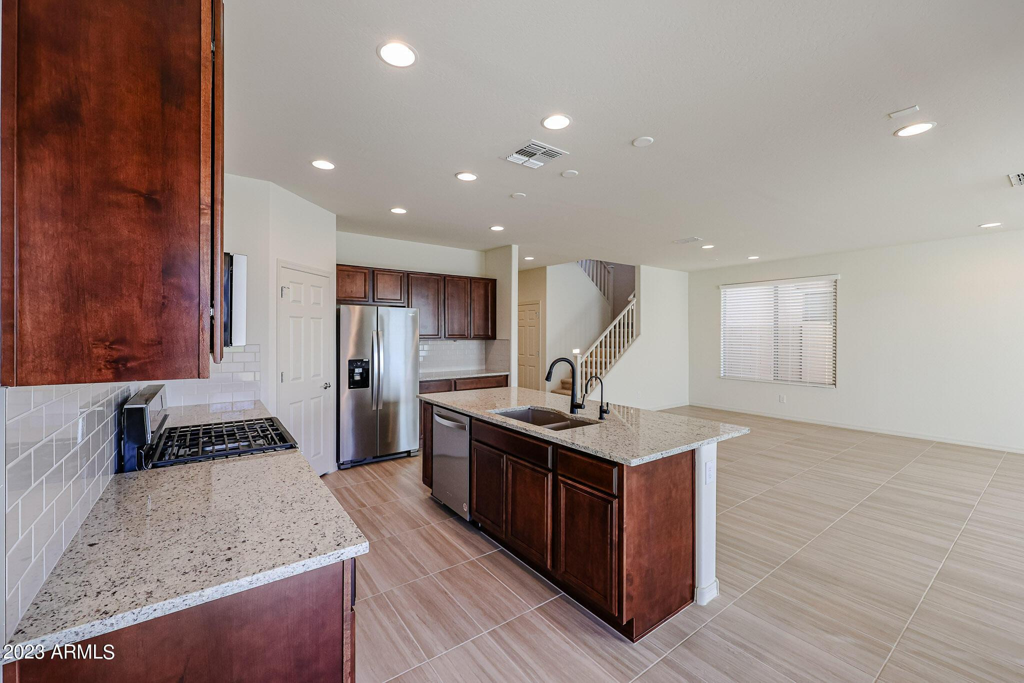 9039 W San Juan Avenue