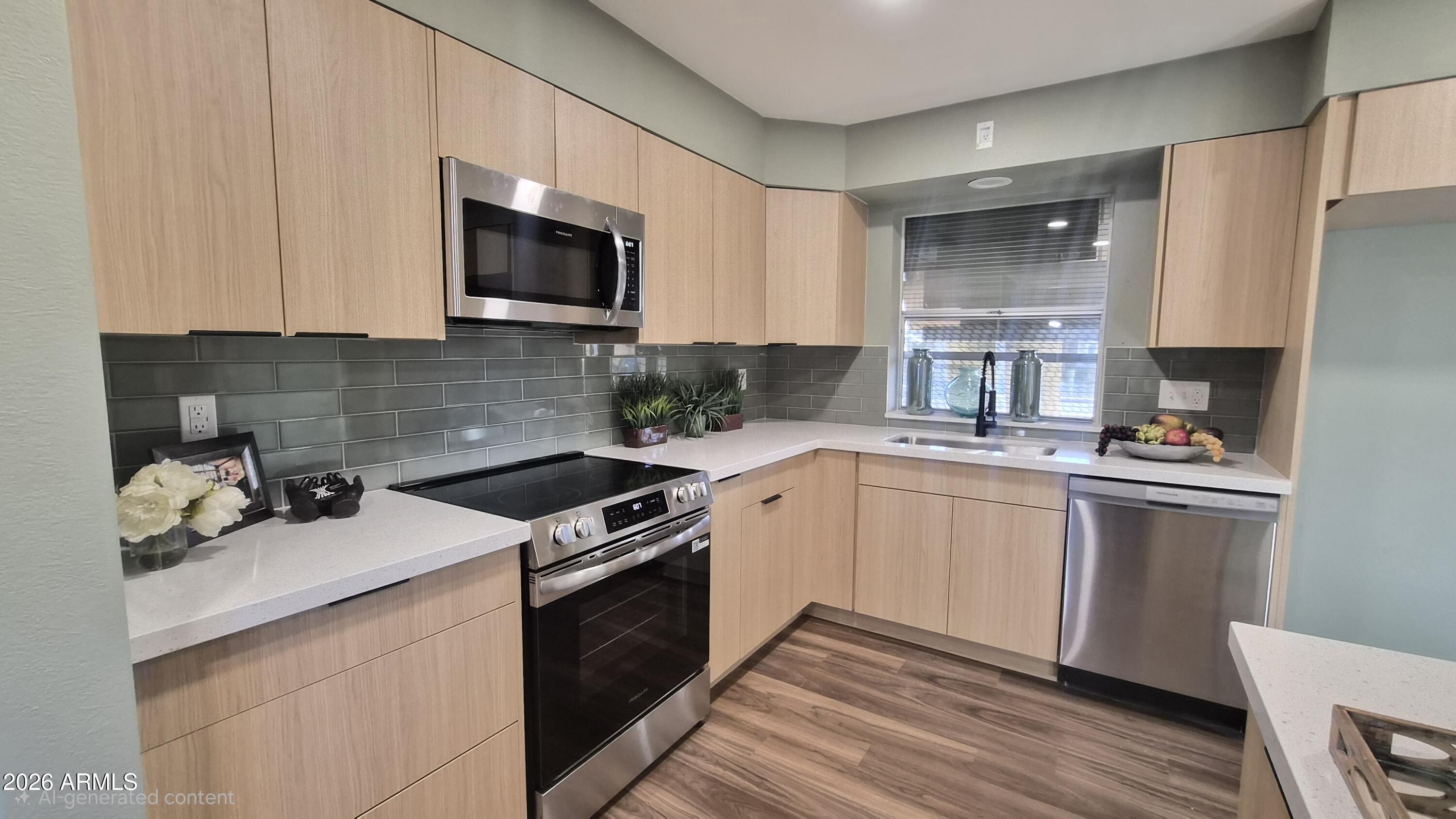 913 S ROANOKE --