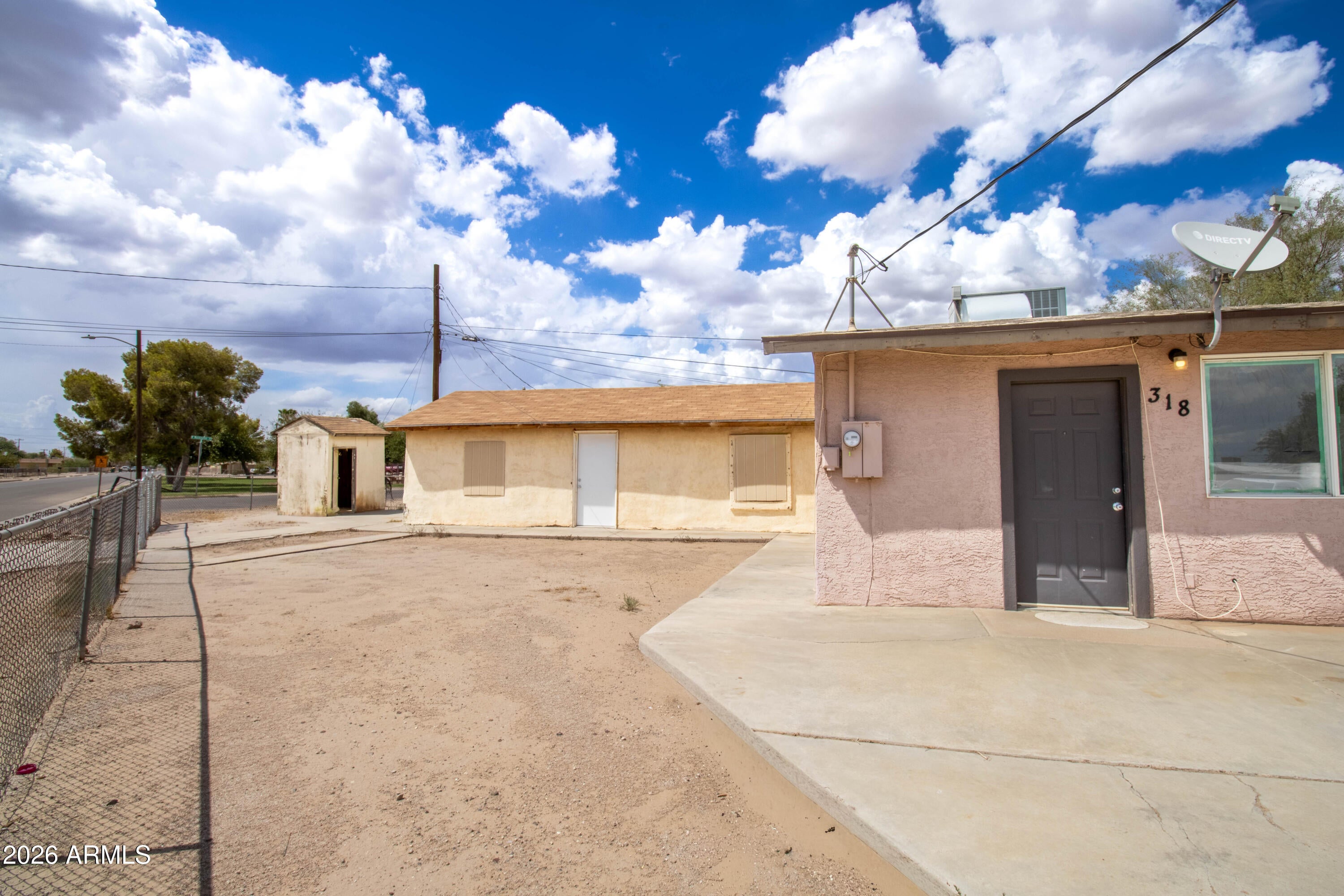 318 W PHOENIX Avenue
