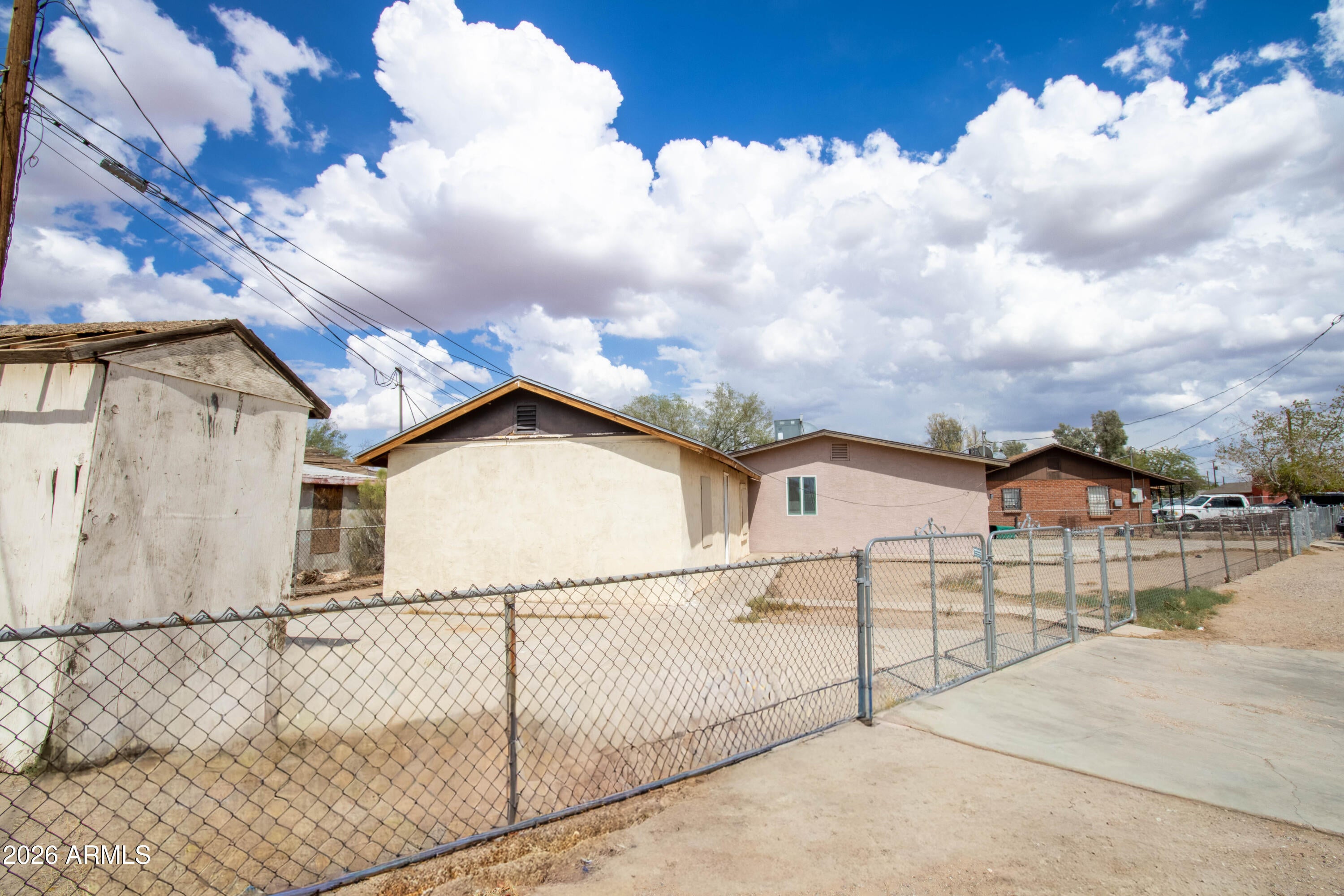 318 W PHOENIX Avenue
