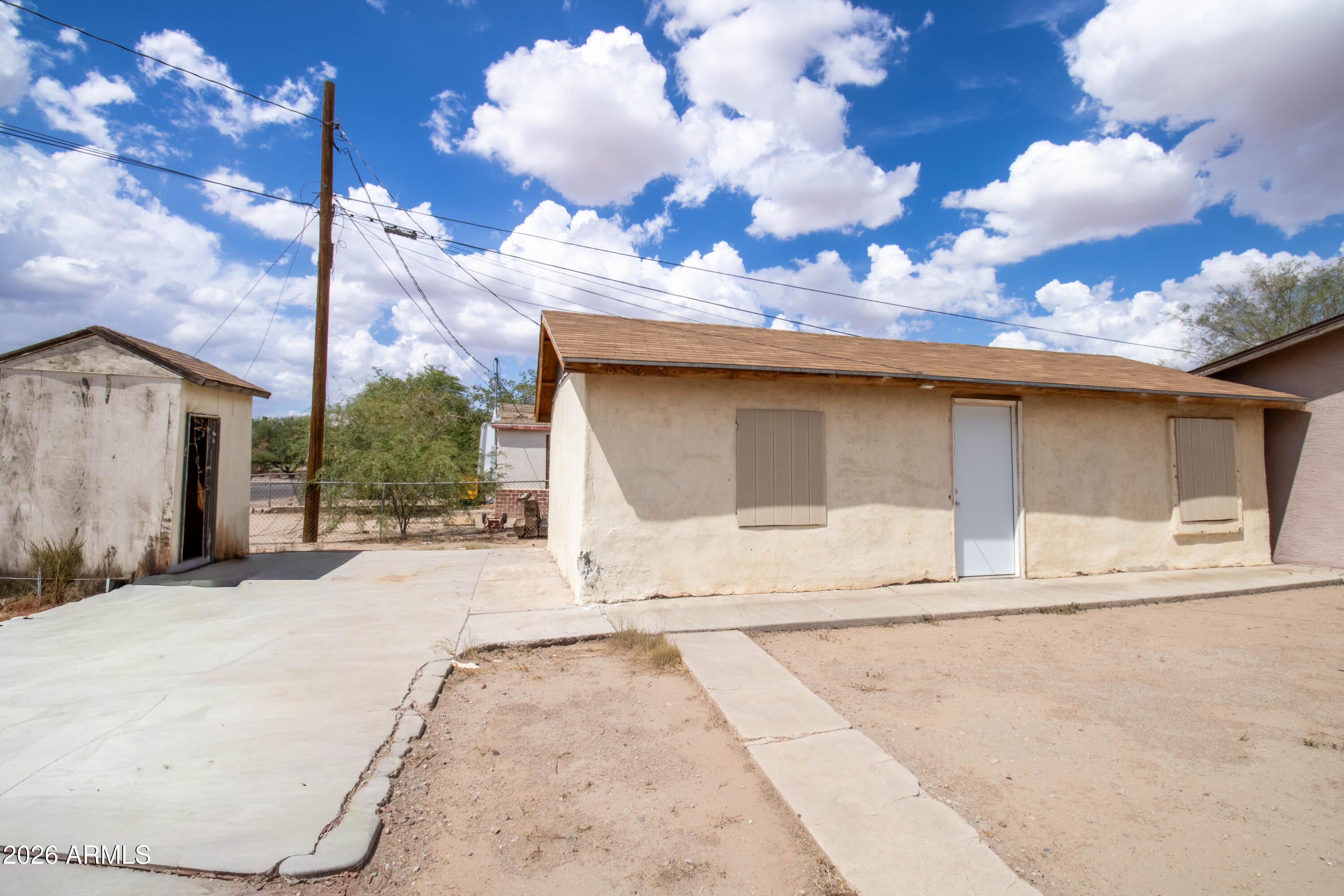 318 W PHOENIX Avenue