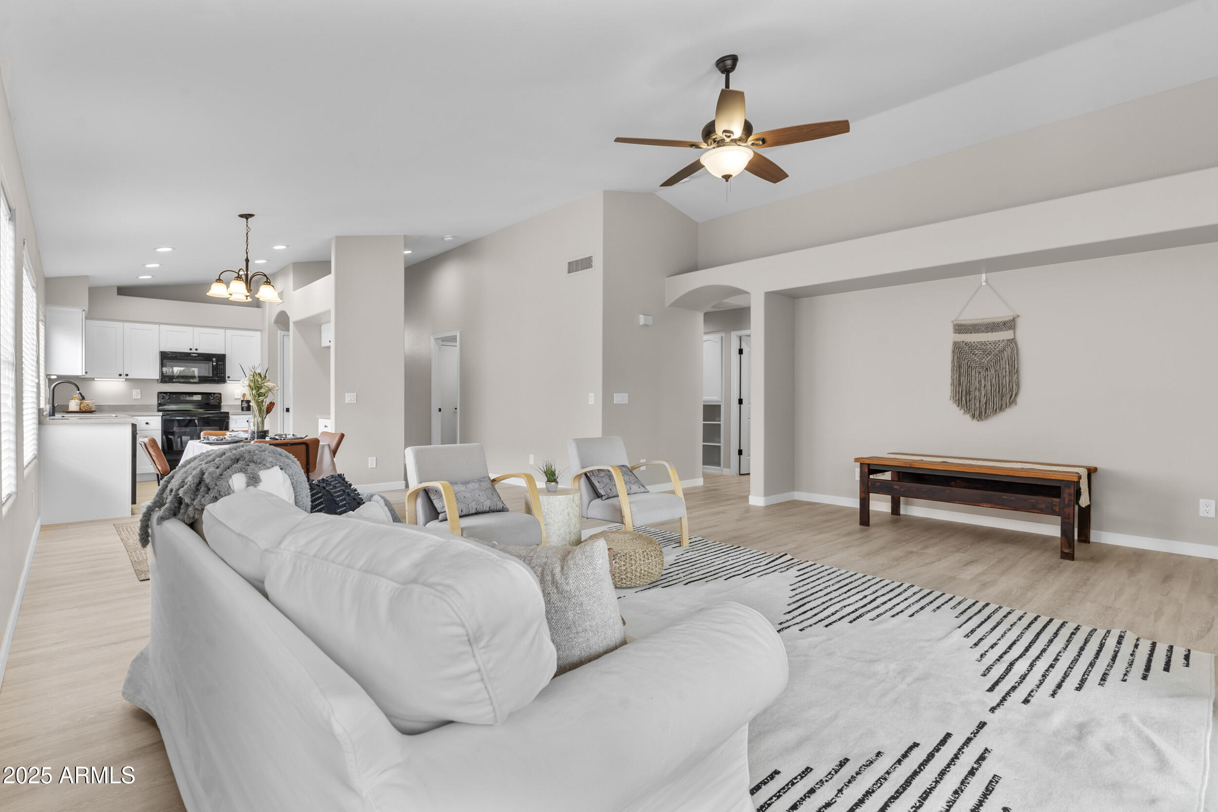 512 W ENCINAS Street