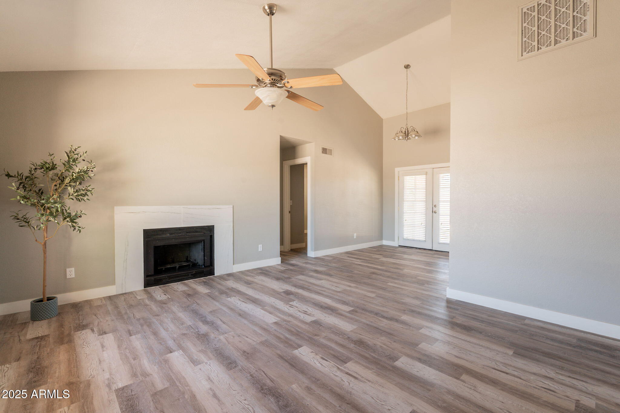 1505 E DIVOT Drive