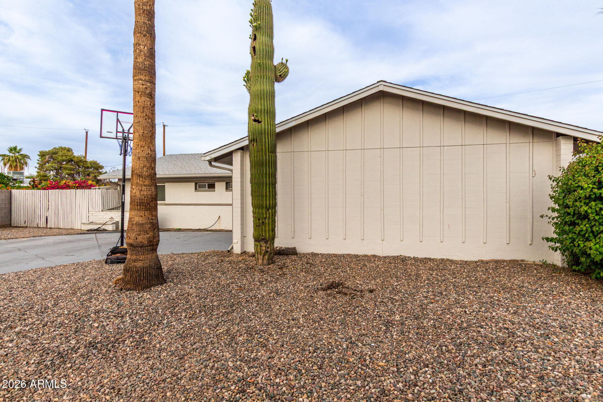 2001 W SURREY Avenue