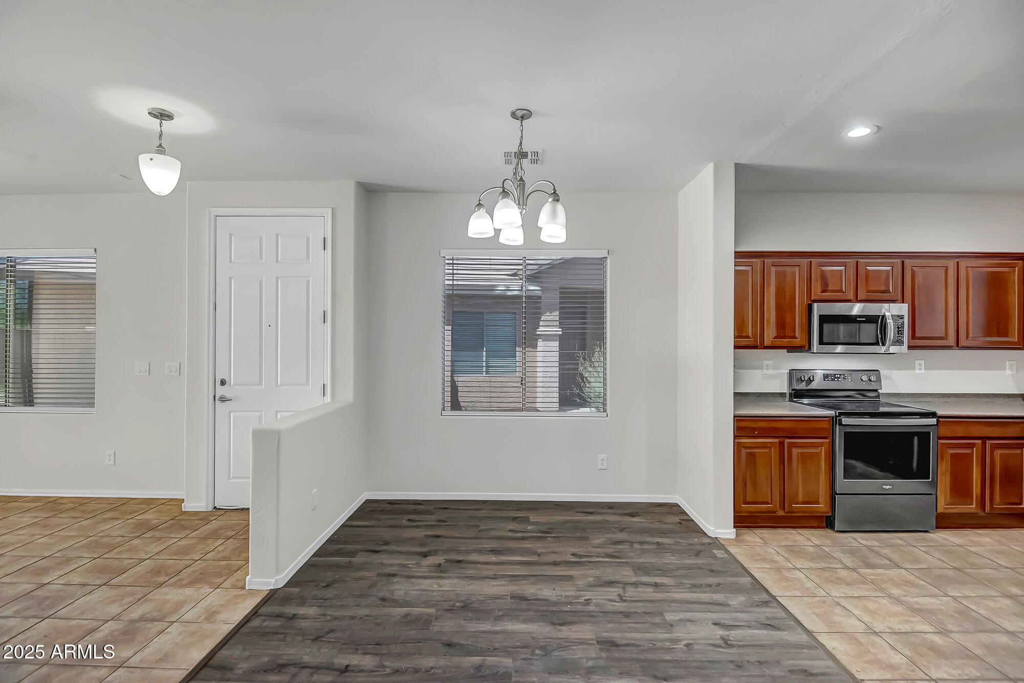 1623 W OWENS Way