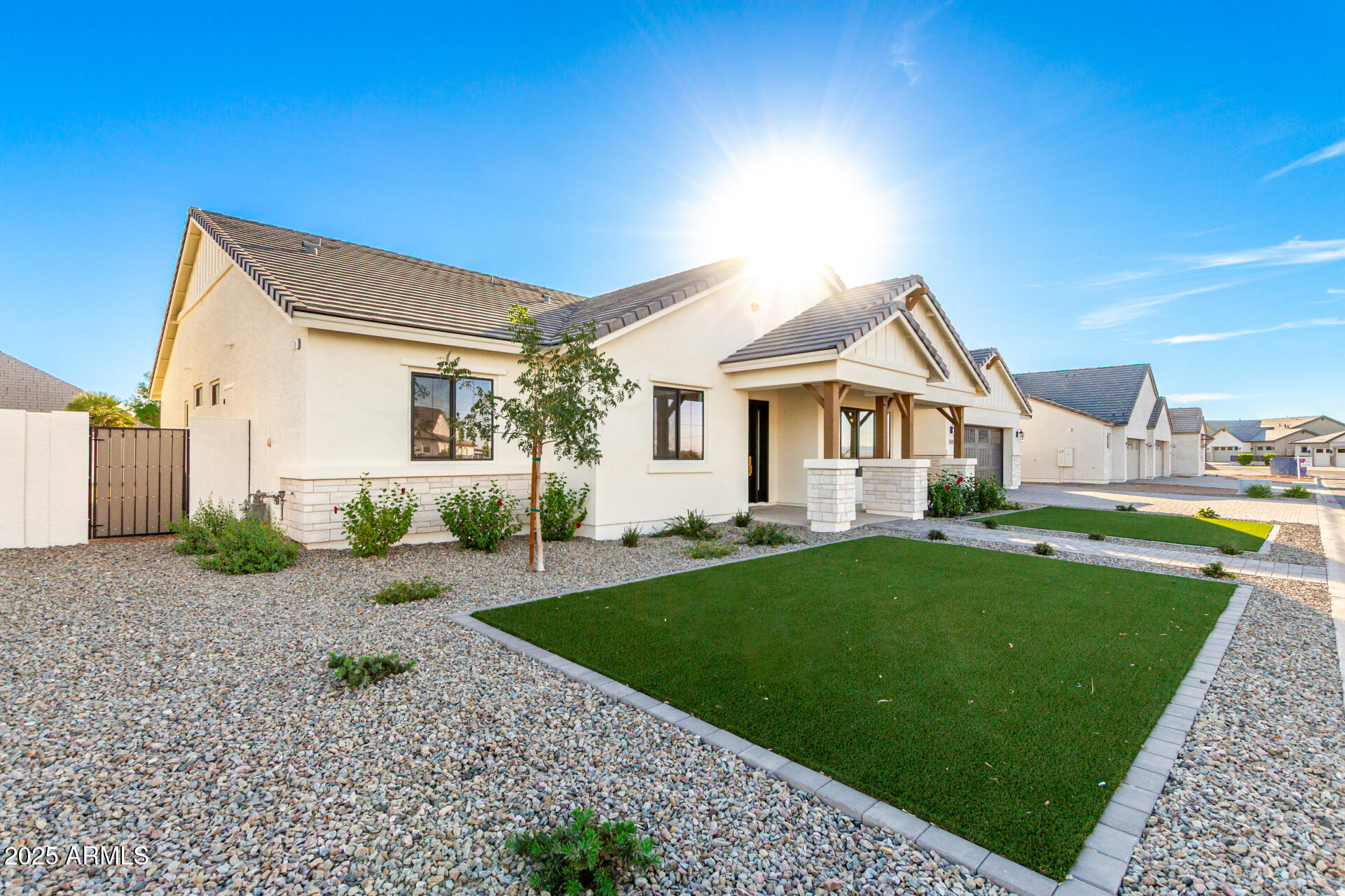 1645 E MINTON Street