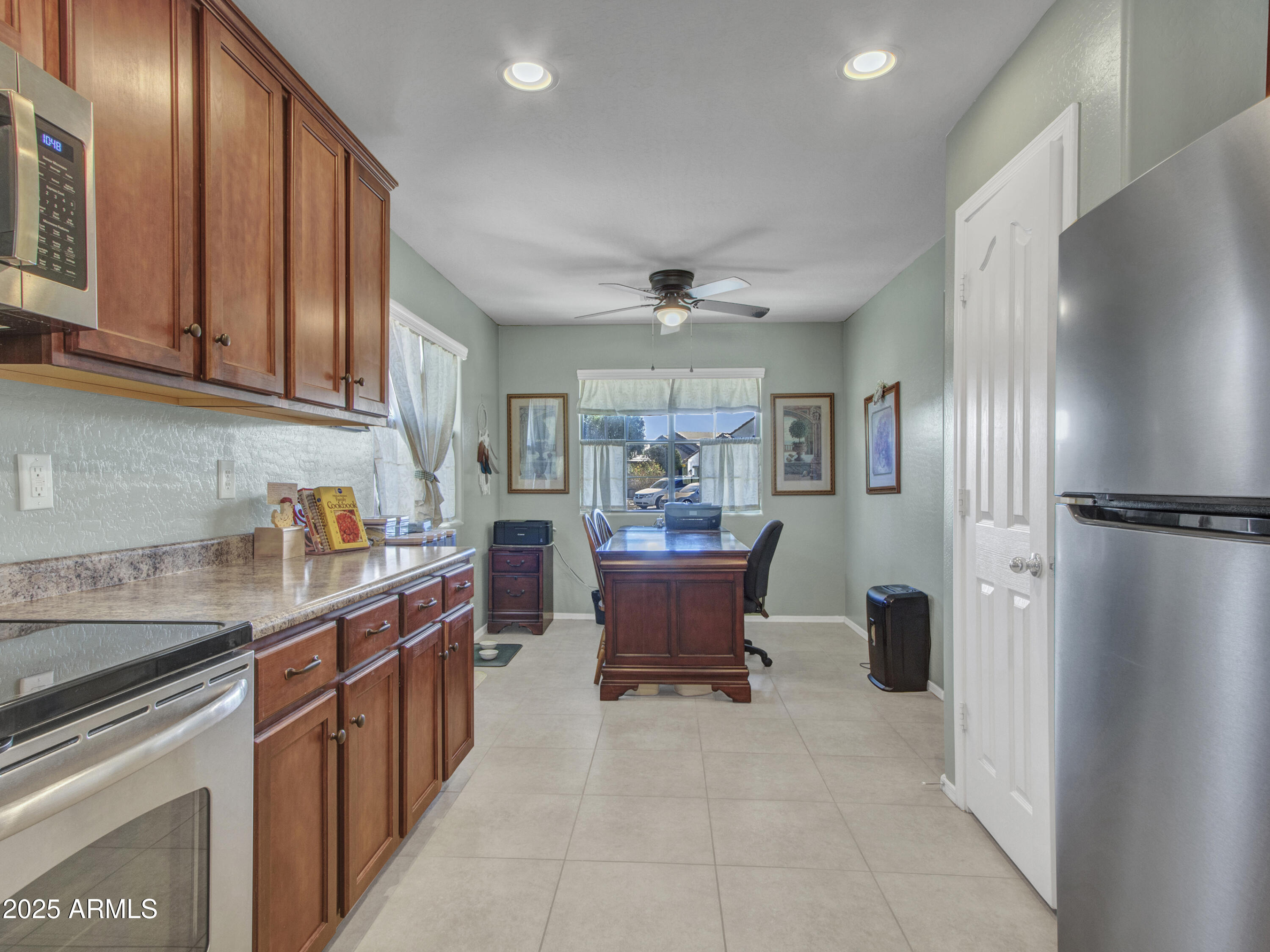 Buckeye, Arizona 85326, United States, 3 Bedrooms Bedrooms, ,2 BathroomsBathrooms,Residential,Pending,98066