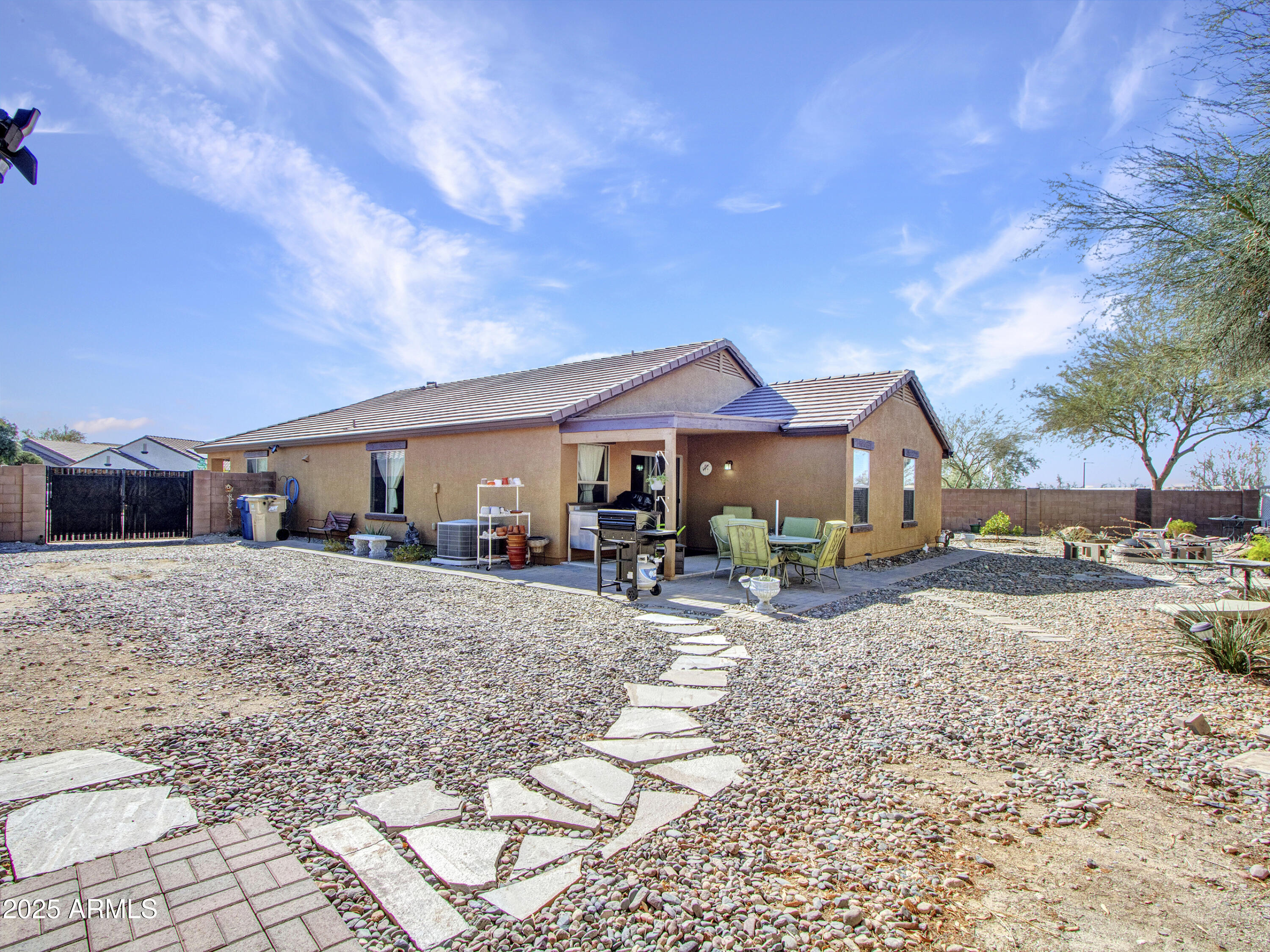 Buckeye, Arizona 85326, United States, 3 Bedrooms Bedrooms, ,2 BathroomsBathrooms,Residential,Pending,98066