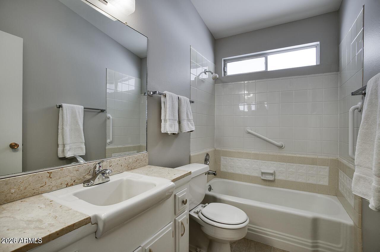 10820 N FAIRWAY Court W 218