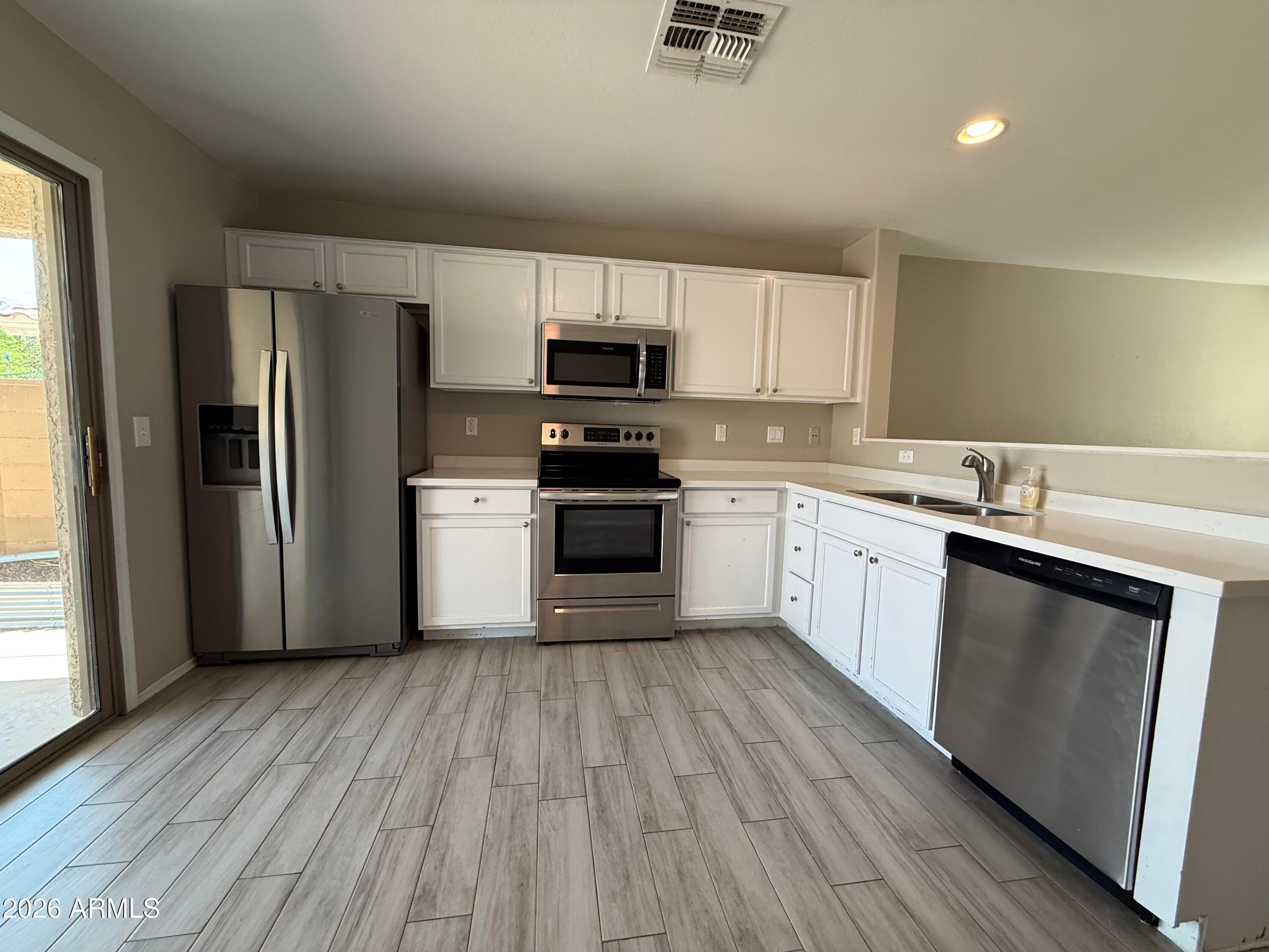 7105 S 251ST Drive