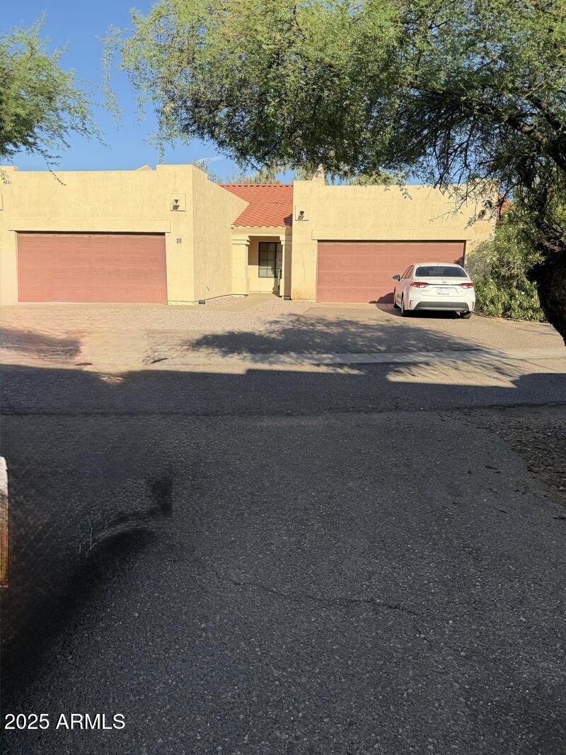 1915 N AVENIDA DE PALMAS --