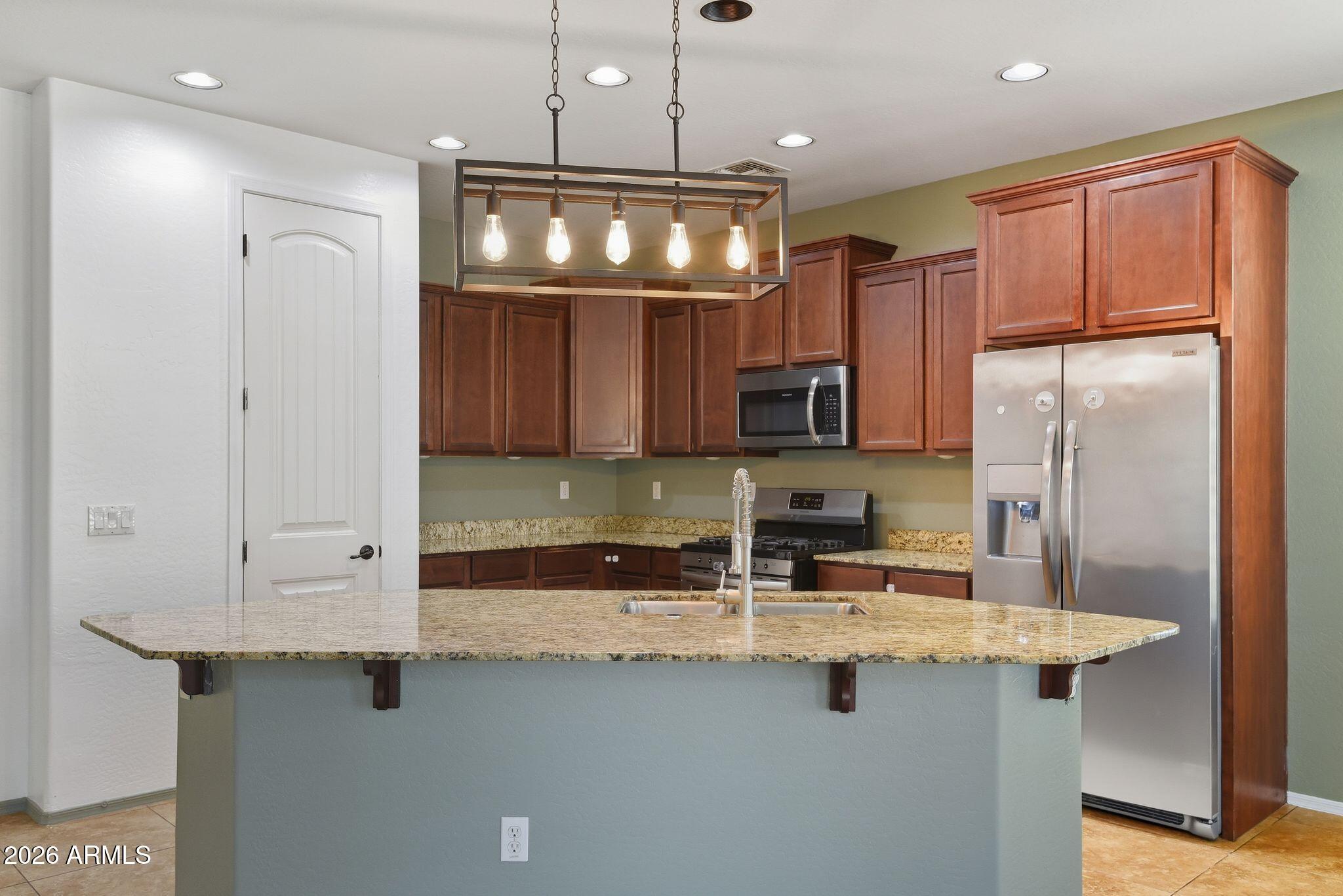 3484 E MESQUITE Street