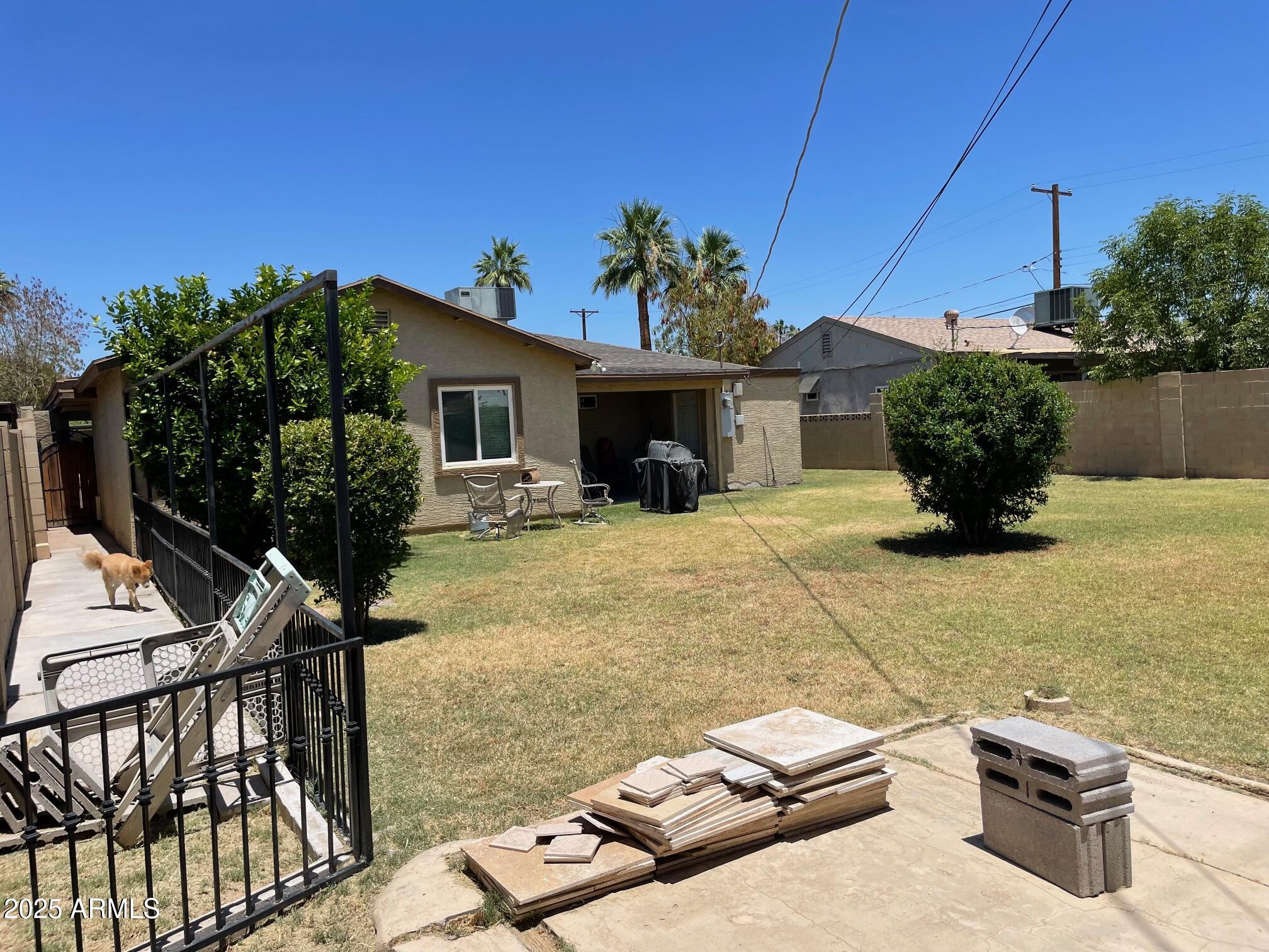 2027 W MEDLOCK Drive W