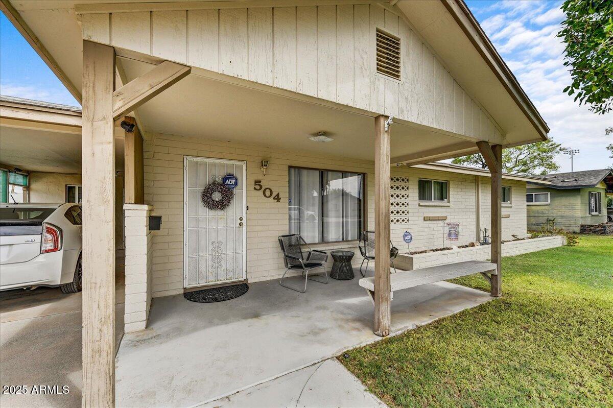 504 W 17th Place
