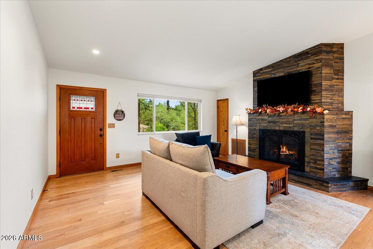 2011 W CLEAR VIEW Lane