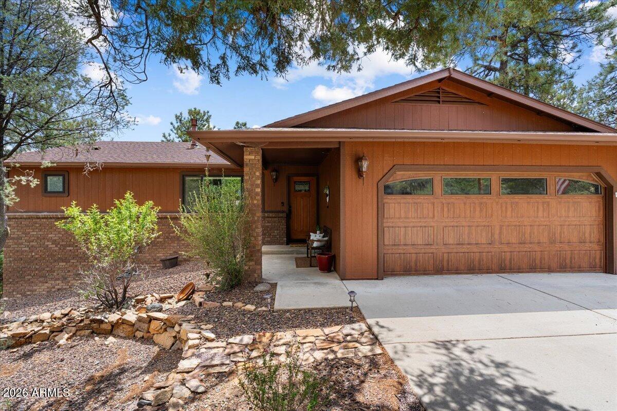2011 W CLEAR VIEW Lane