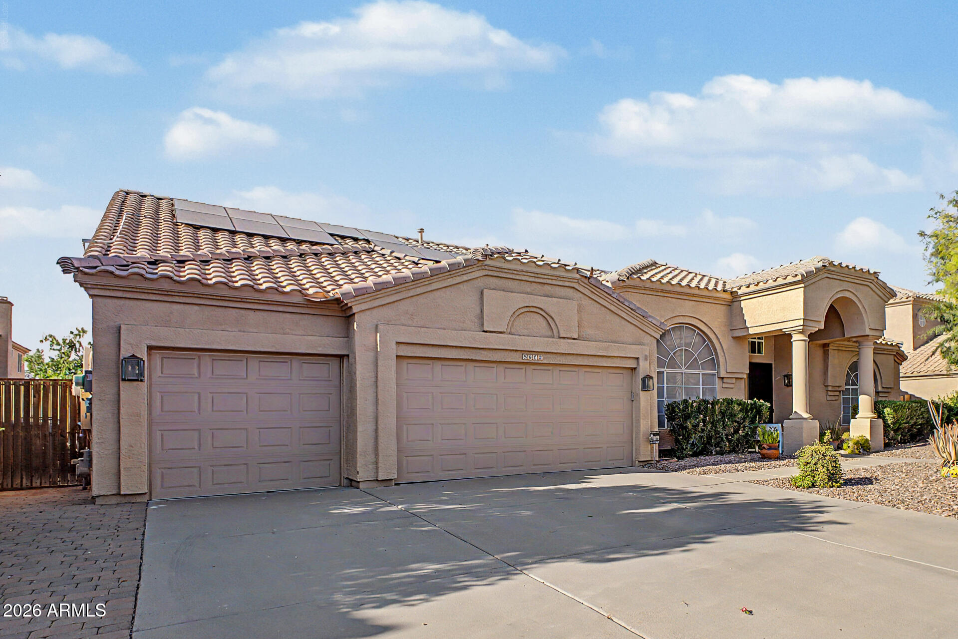5602 W GARY Drive